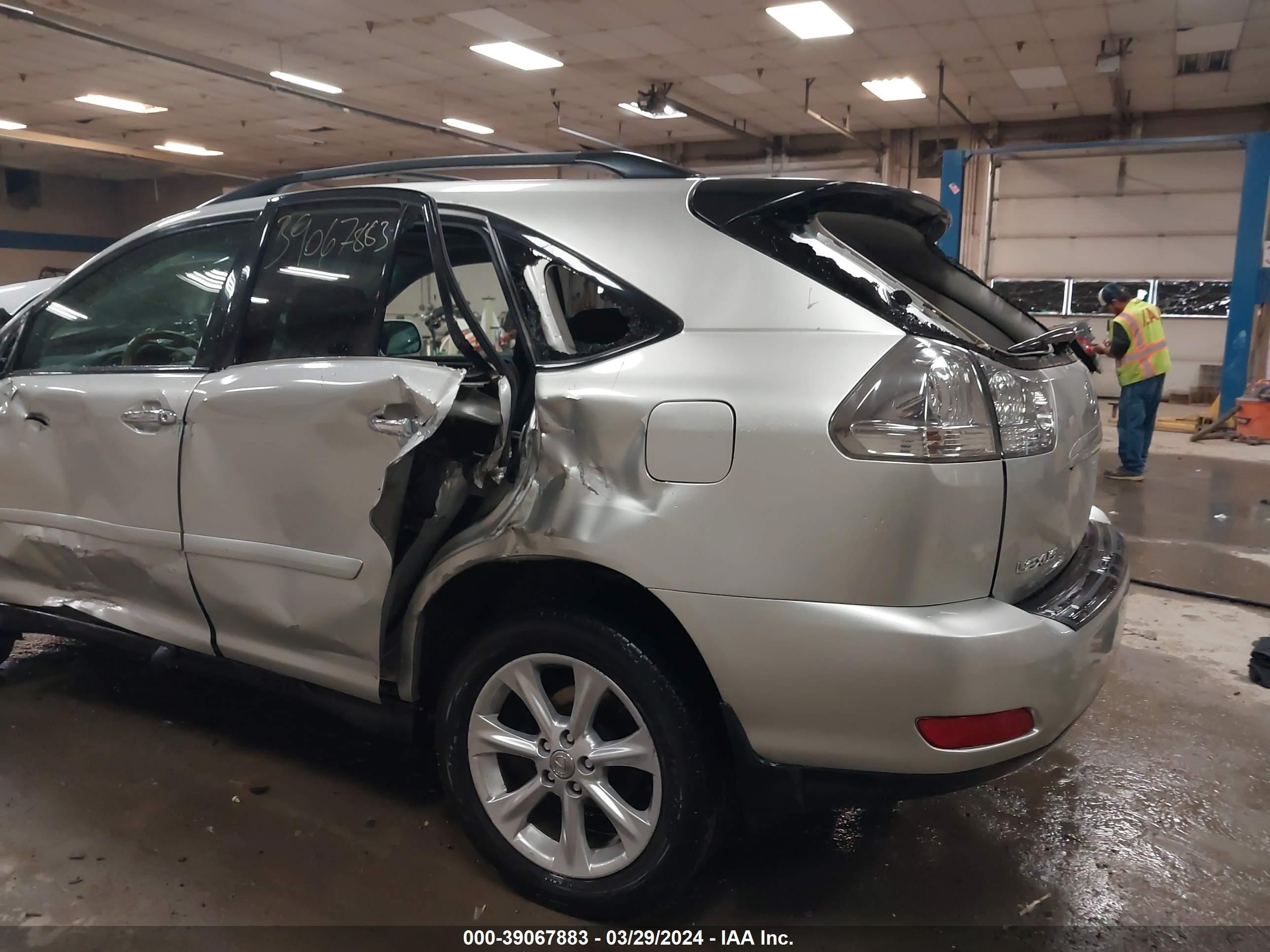 Photo 17 VIN: 2T2HK31U68C080062 - LEXUS RX 