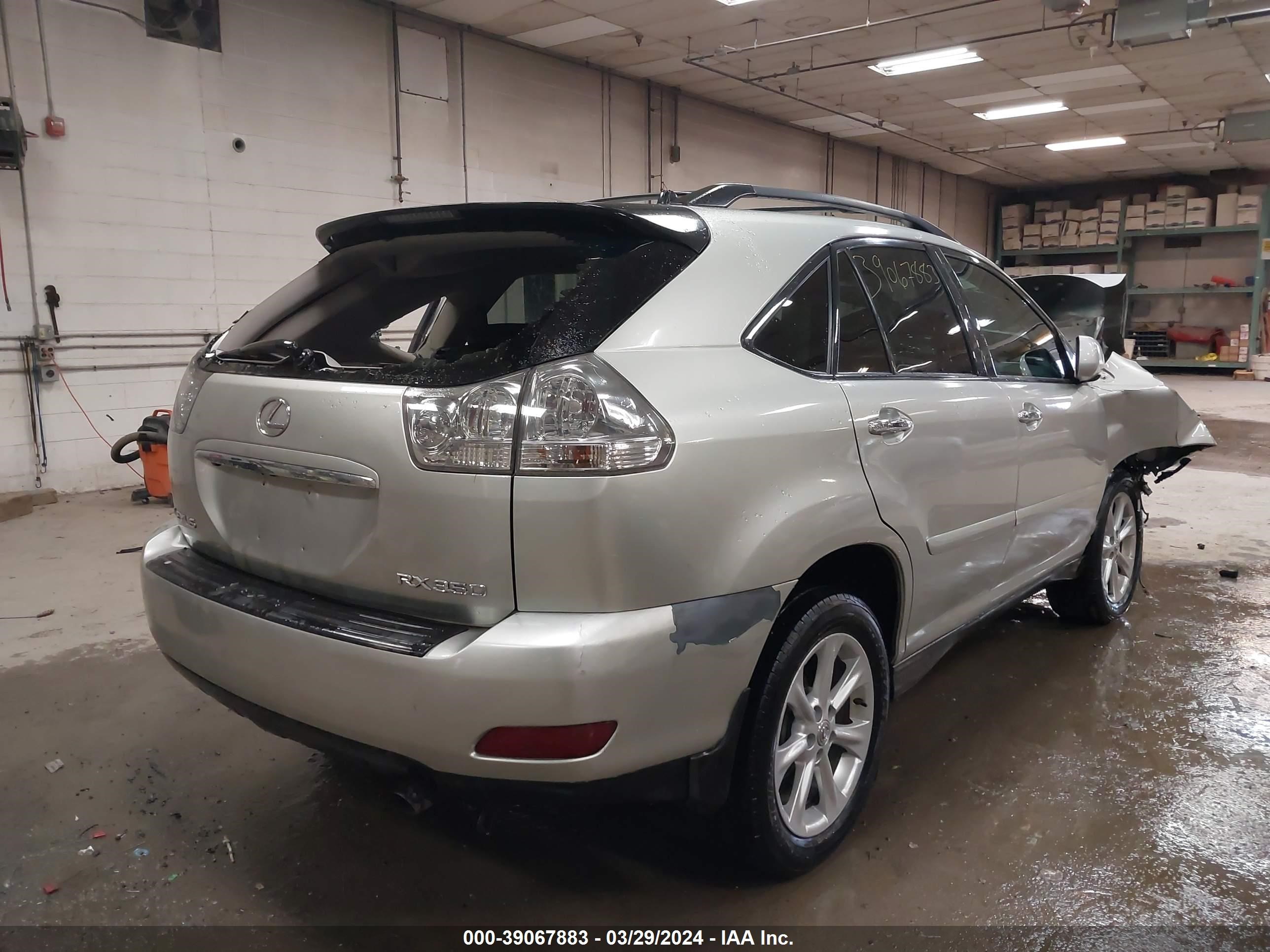 Photo 18 VIN: 2T2HK31U68C080062 - LEXUS RX 