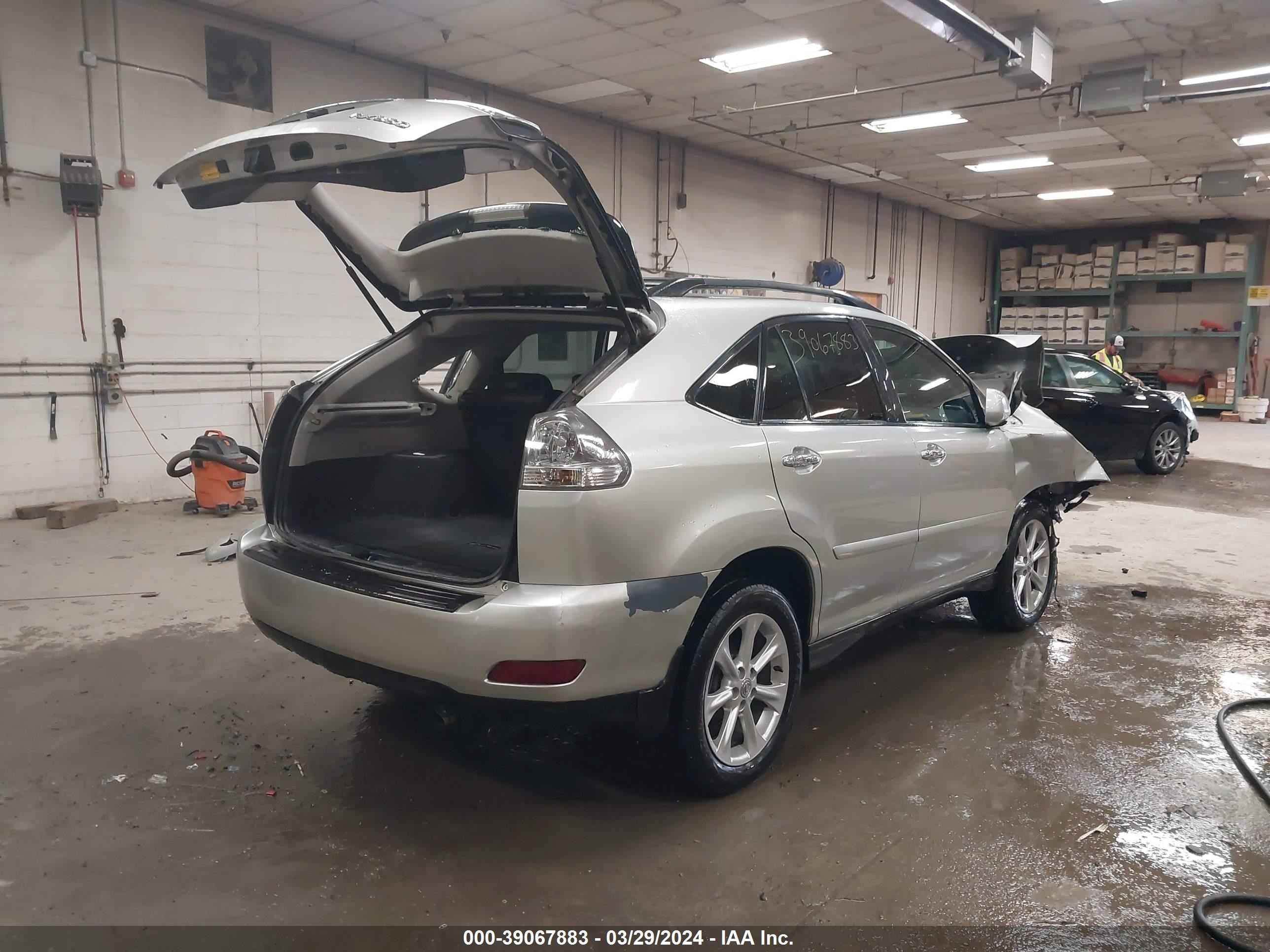 Photo 3 VIN: 2T2HK31U68C080062 - LEXUS RX 