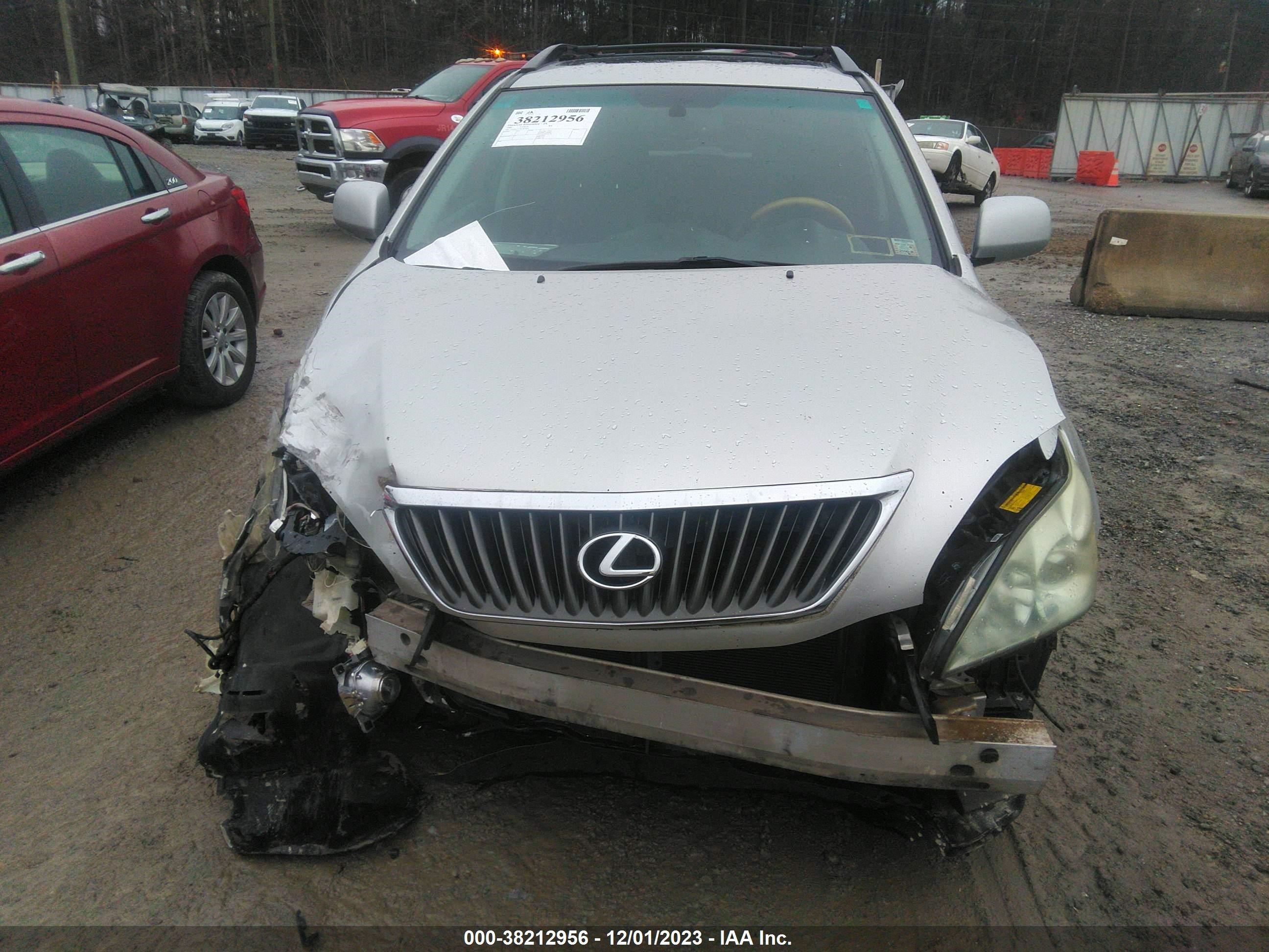 Photo 11 VIN: 2T2HK31U78C062900 - LEXUS RX 