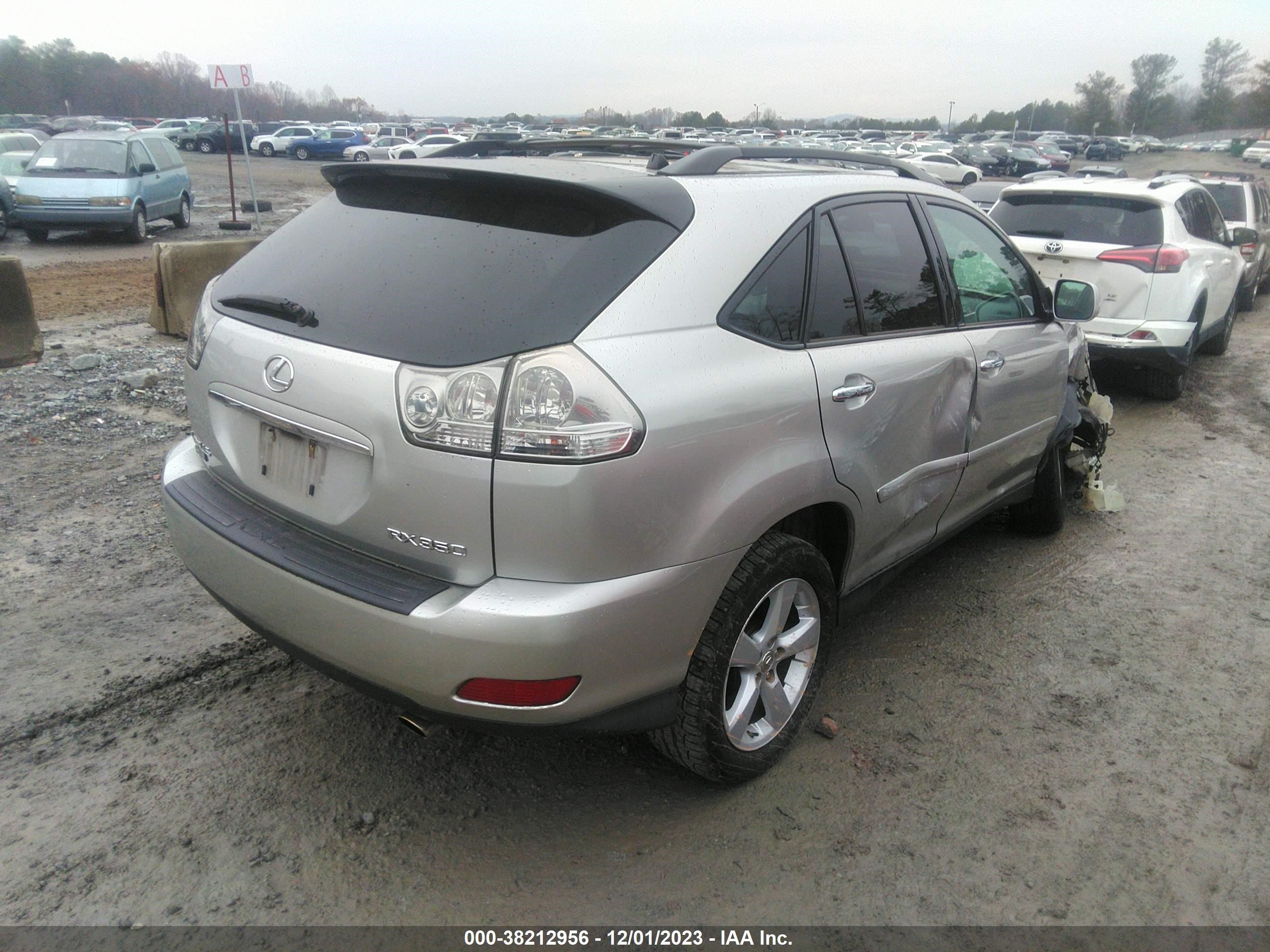 Photo 3 VIN: 2T2HK31U78C062900 - LEXUS RX 