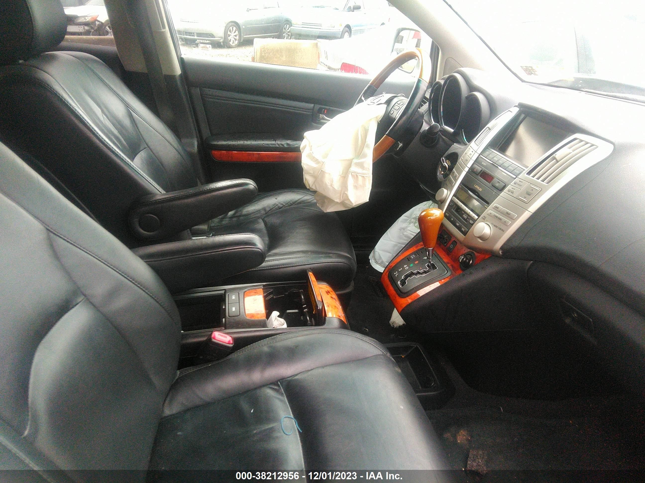 Photo 4 VIN: 2T2HK31U78C062900 - LEXUS RX 