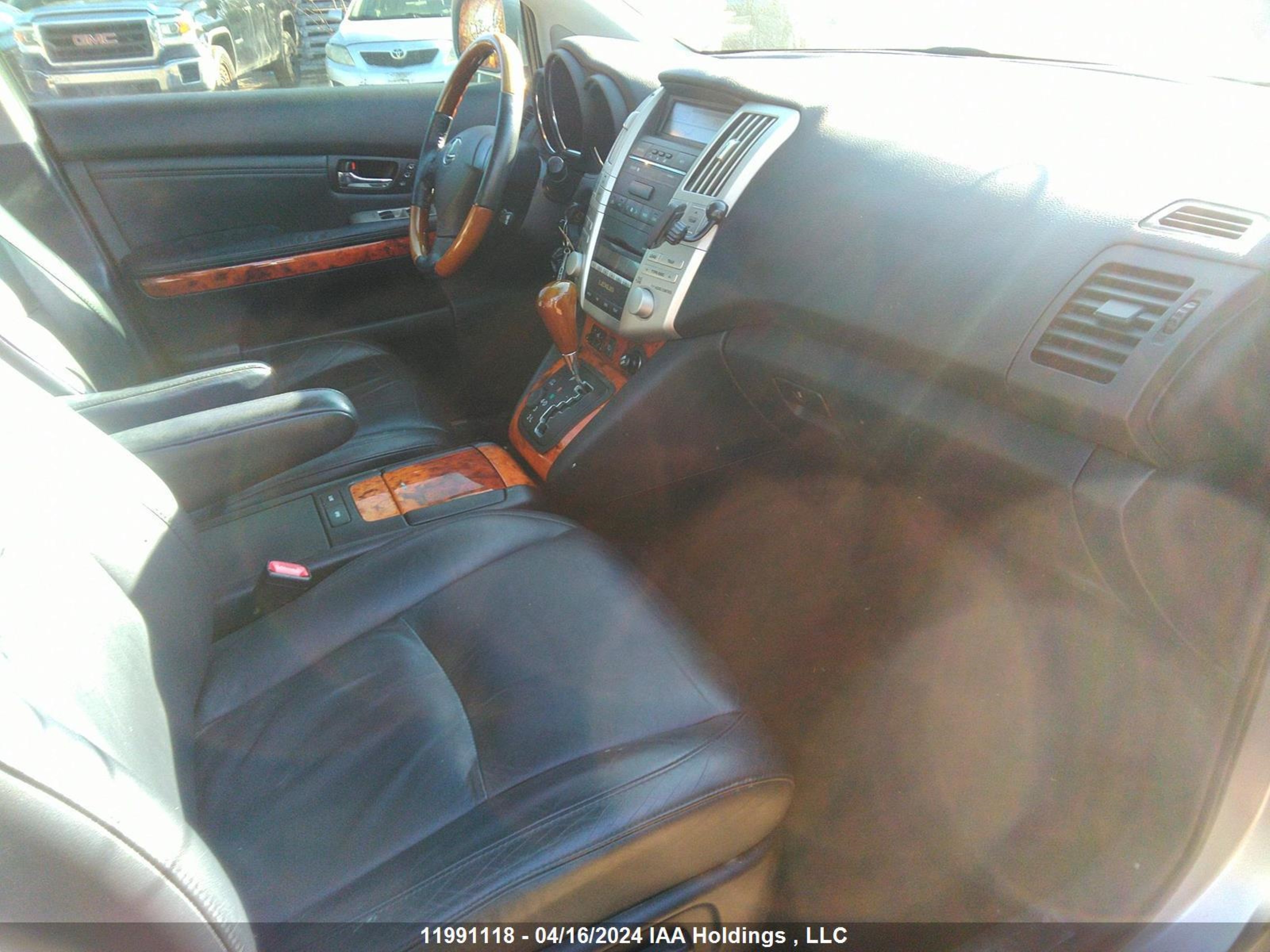 Photo 4 VIN: 2T2HK31U78C063691 - LEXUS RX 