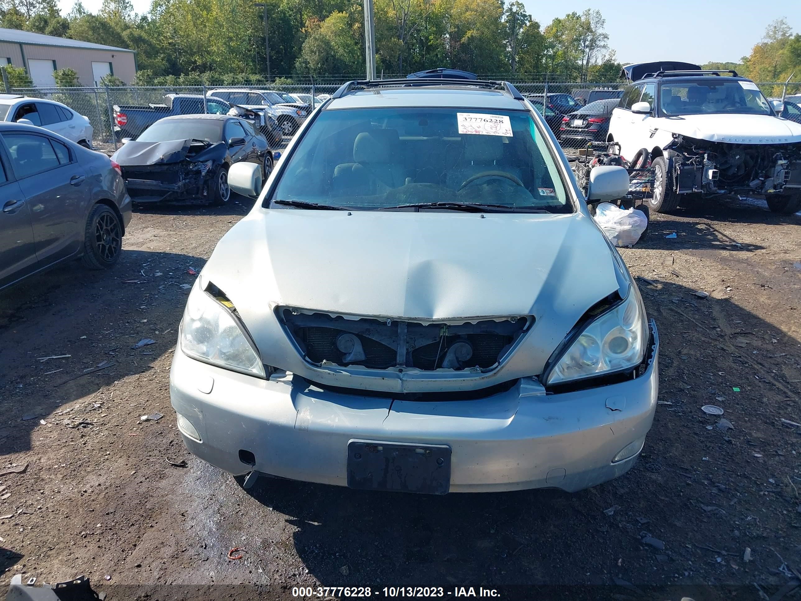 Photo 12 VIN: 2T2HK31U78C064209 - LEXUS RX 