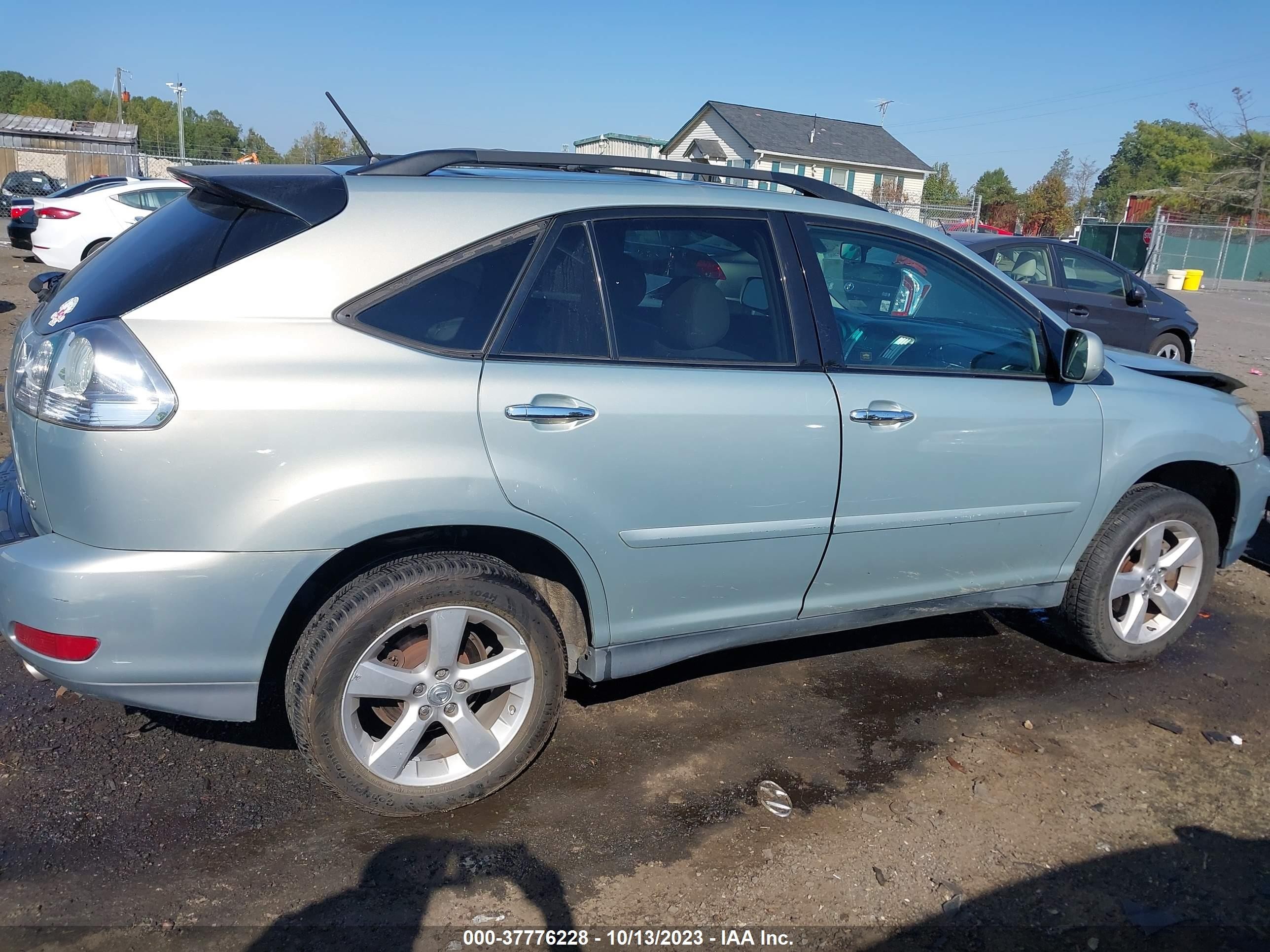 Photo 13 VIN: 2T2HK31U78C064209 - LEXUS RX 