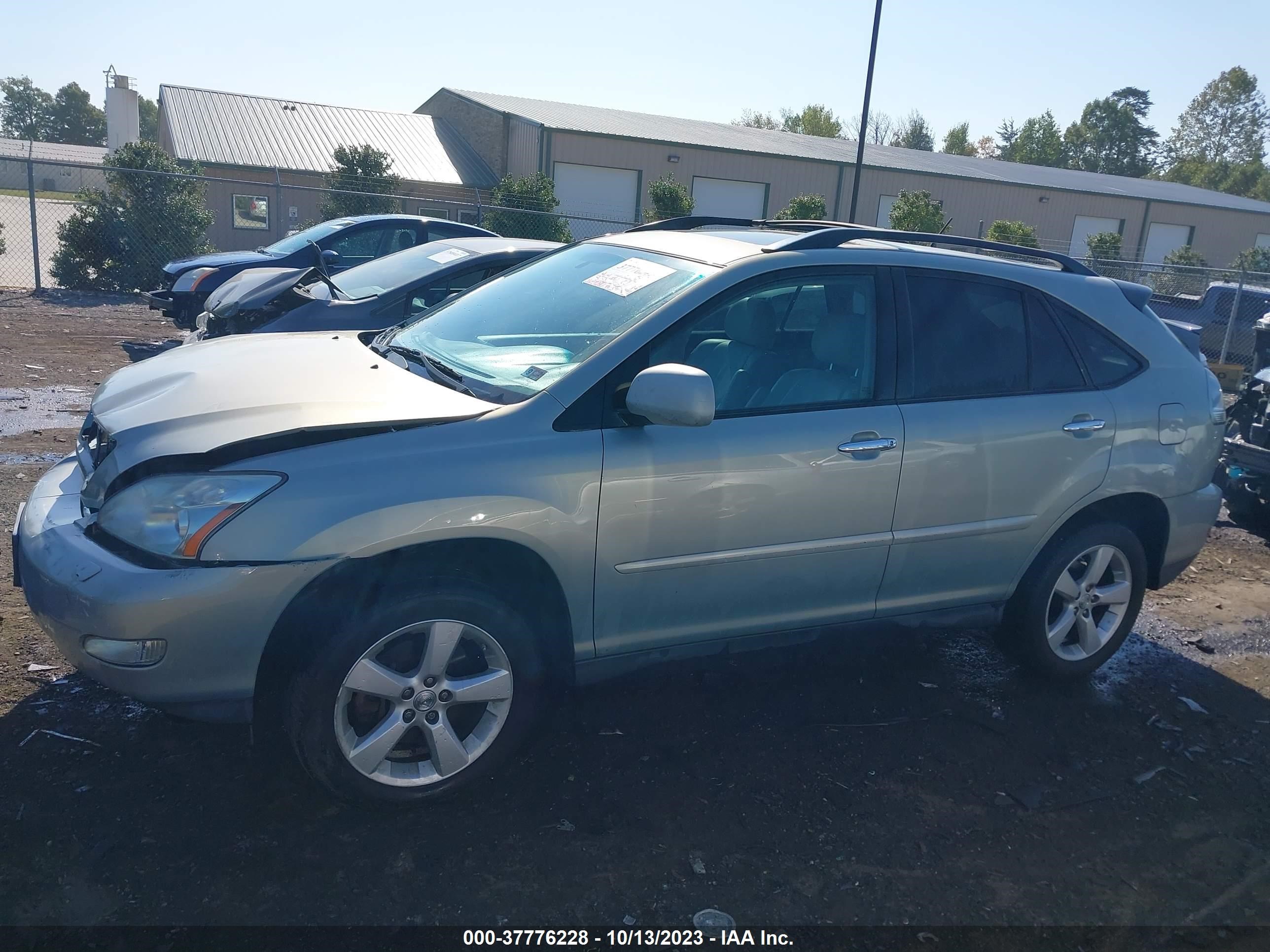 Photo 14 VIN: 2T2HK31U78C064209 - LEXUS RX 