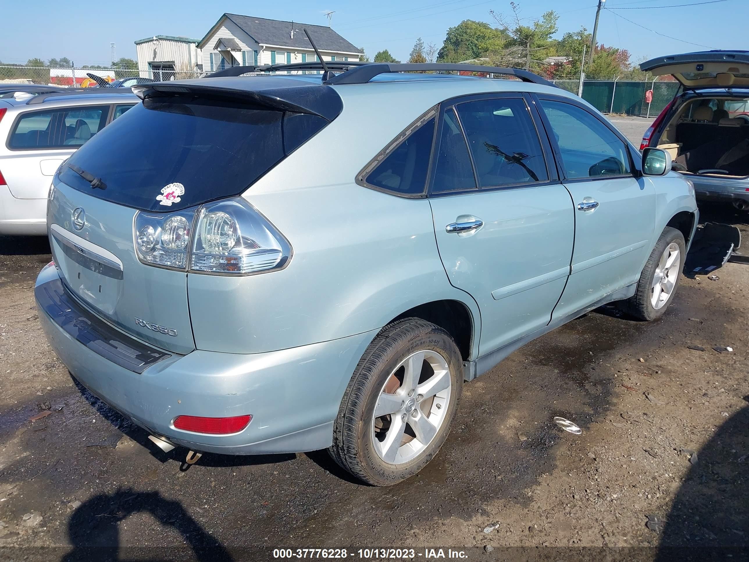 Photo 3 VIN: 2T2HK31U78C064209 - LEXUS RX 