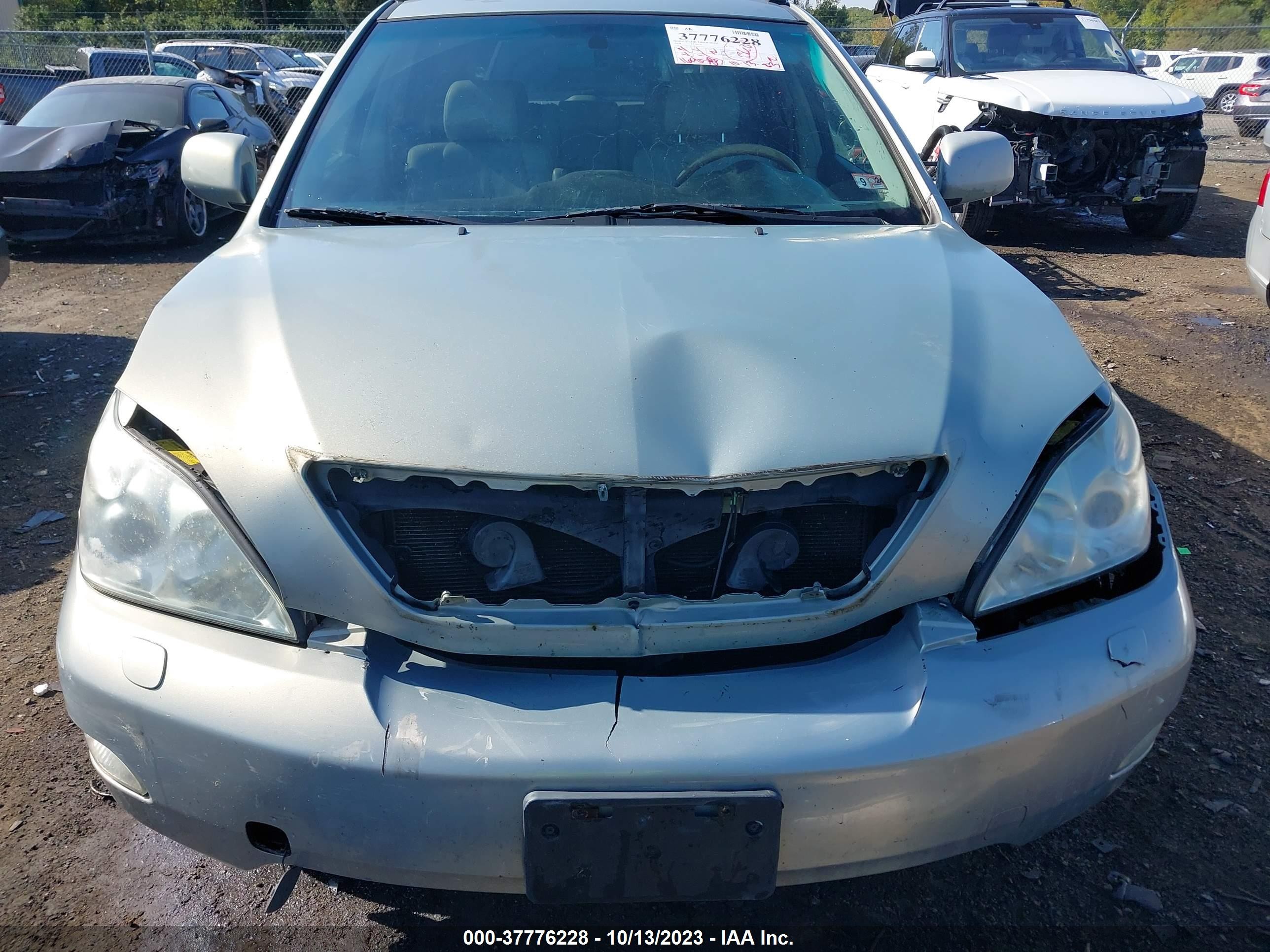 Photo 5 VIN: 2T2HK31U78C064209 - LEXUS RX 