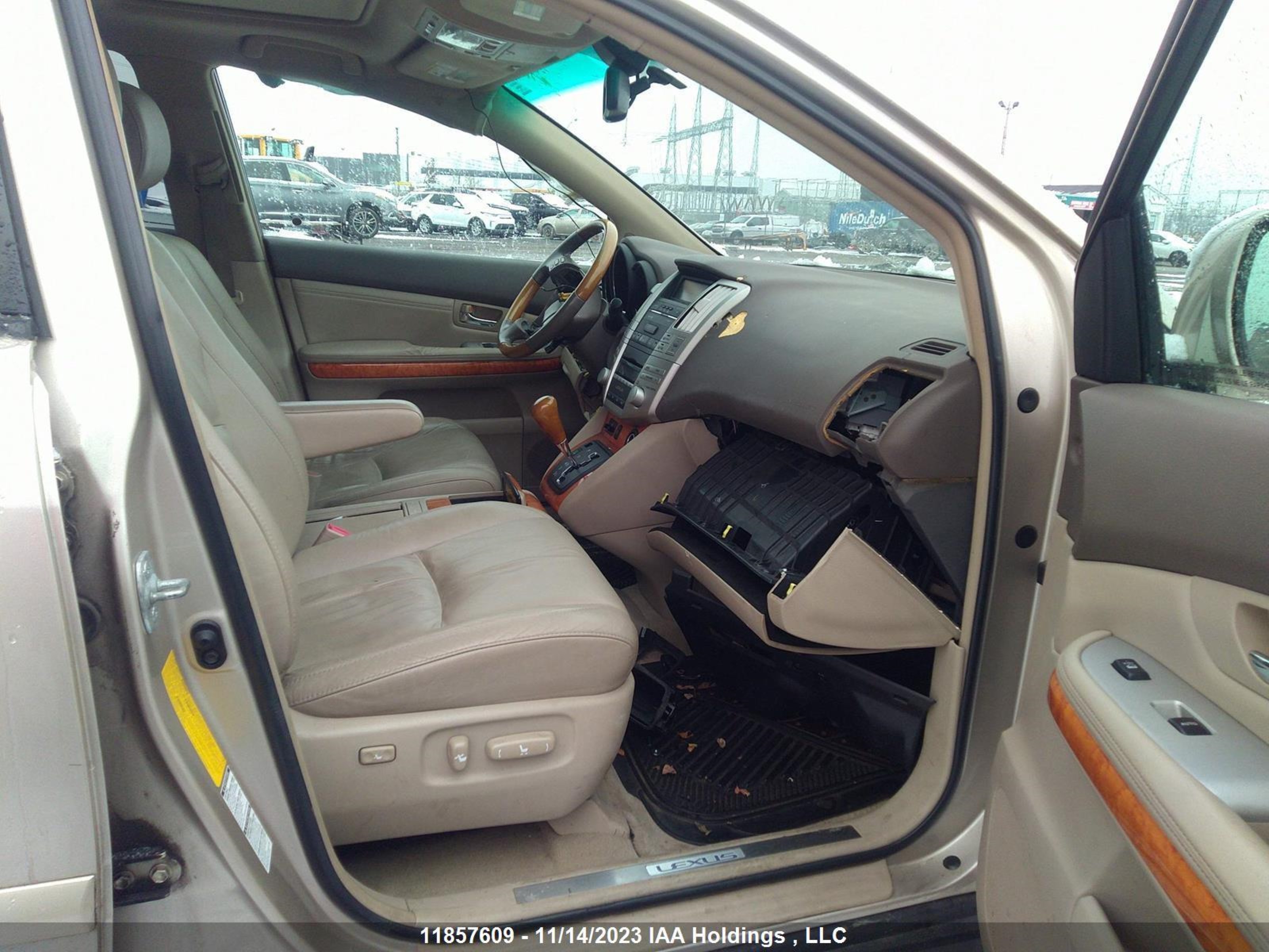 Photo 4 VIN: 2T2HK31U78C070480 - LEXUS RX 