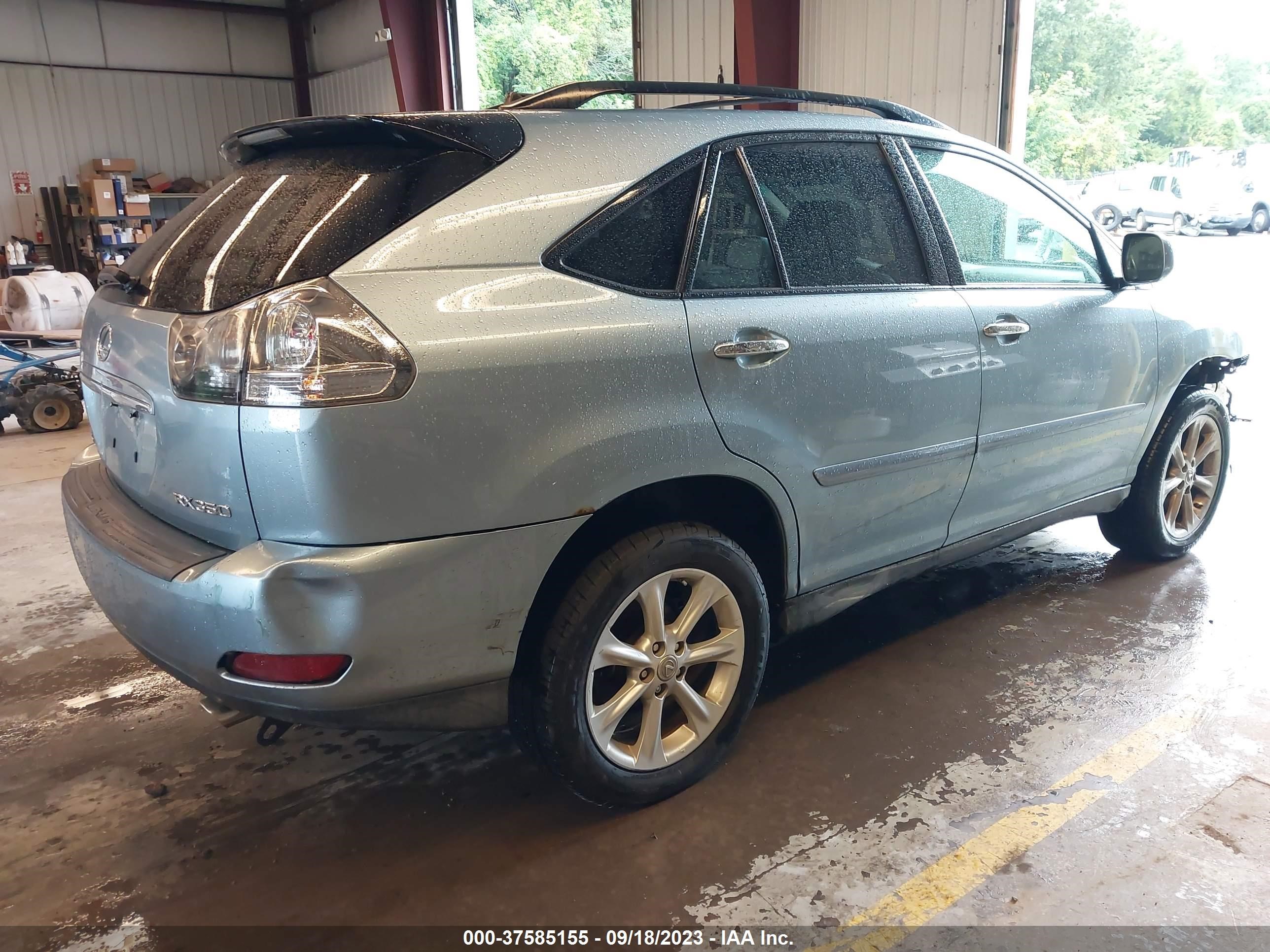 Photo 3 VIN: 2T2HK31U88C066941 - LEXUS RX 