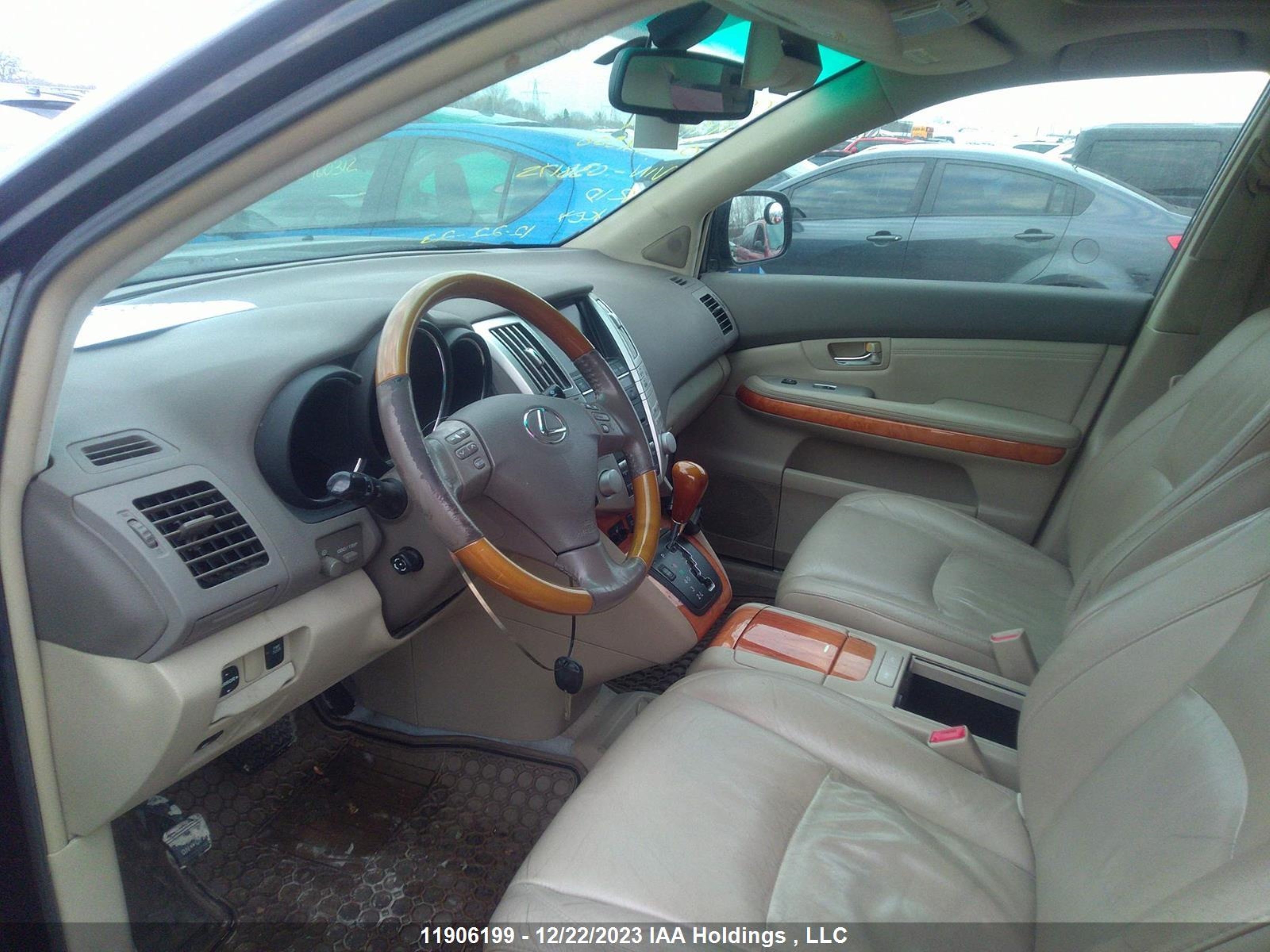 Photo 4 VIN: 2T2HK31U97C038175 - LEXUS RX 