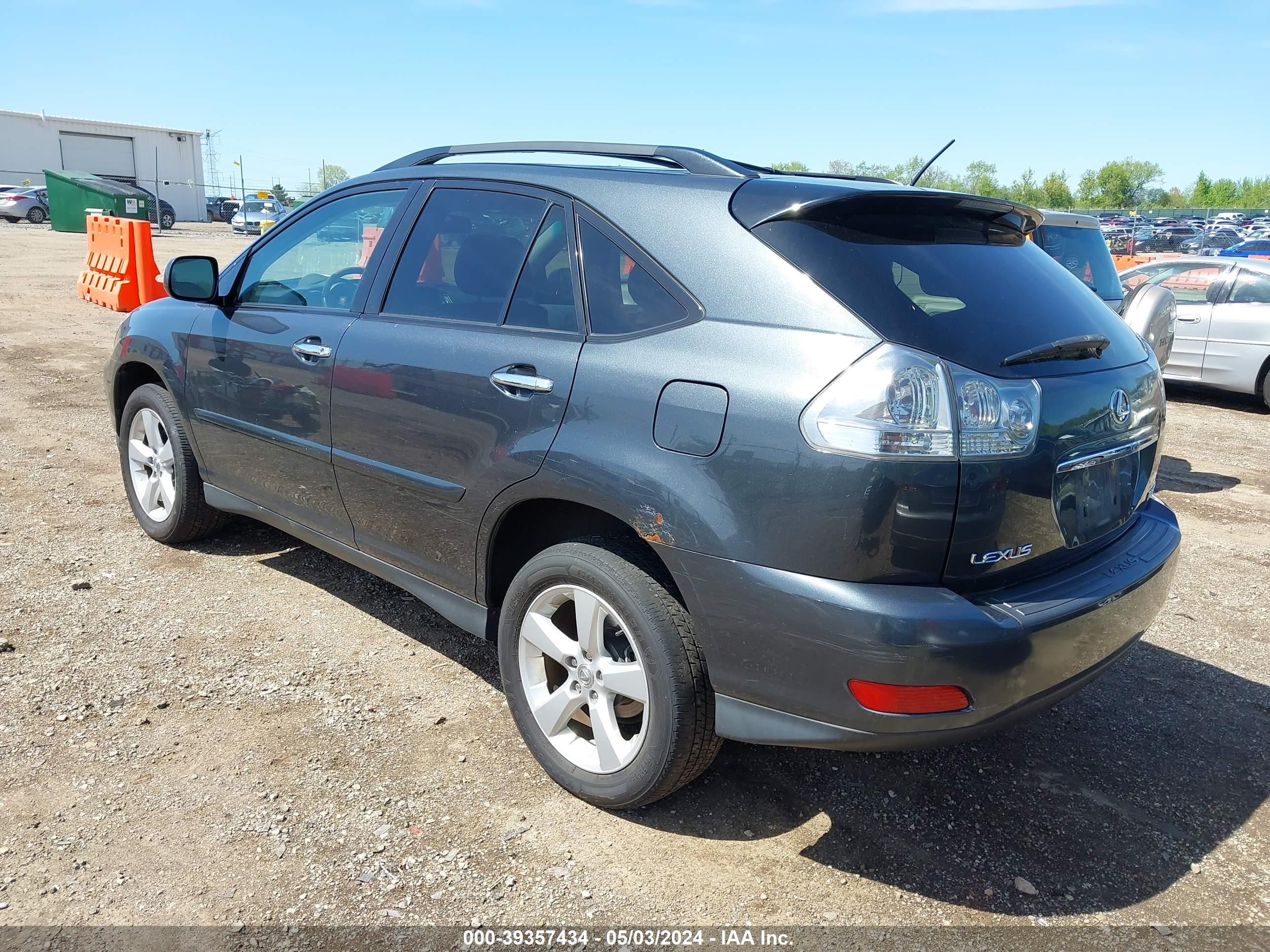 Photo 2 VIN: 2T2HK31U98C054233 - LEXUS RX 