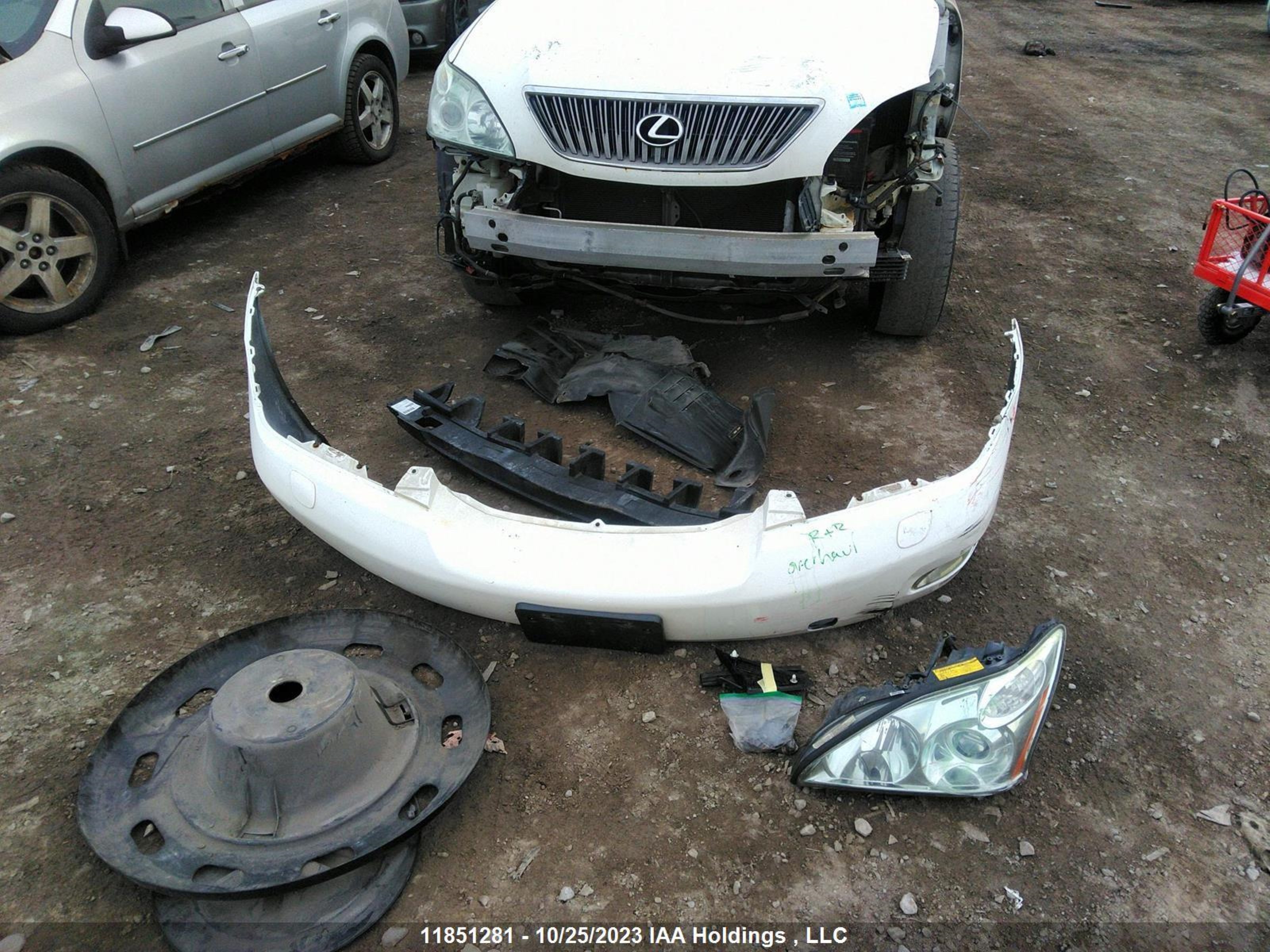 Photo 11 VIN: 2T2HK31U98C056600 - LEXUS RX 