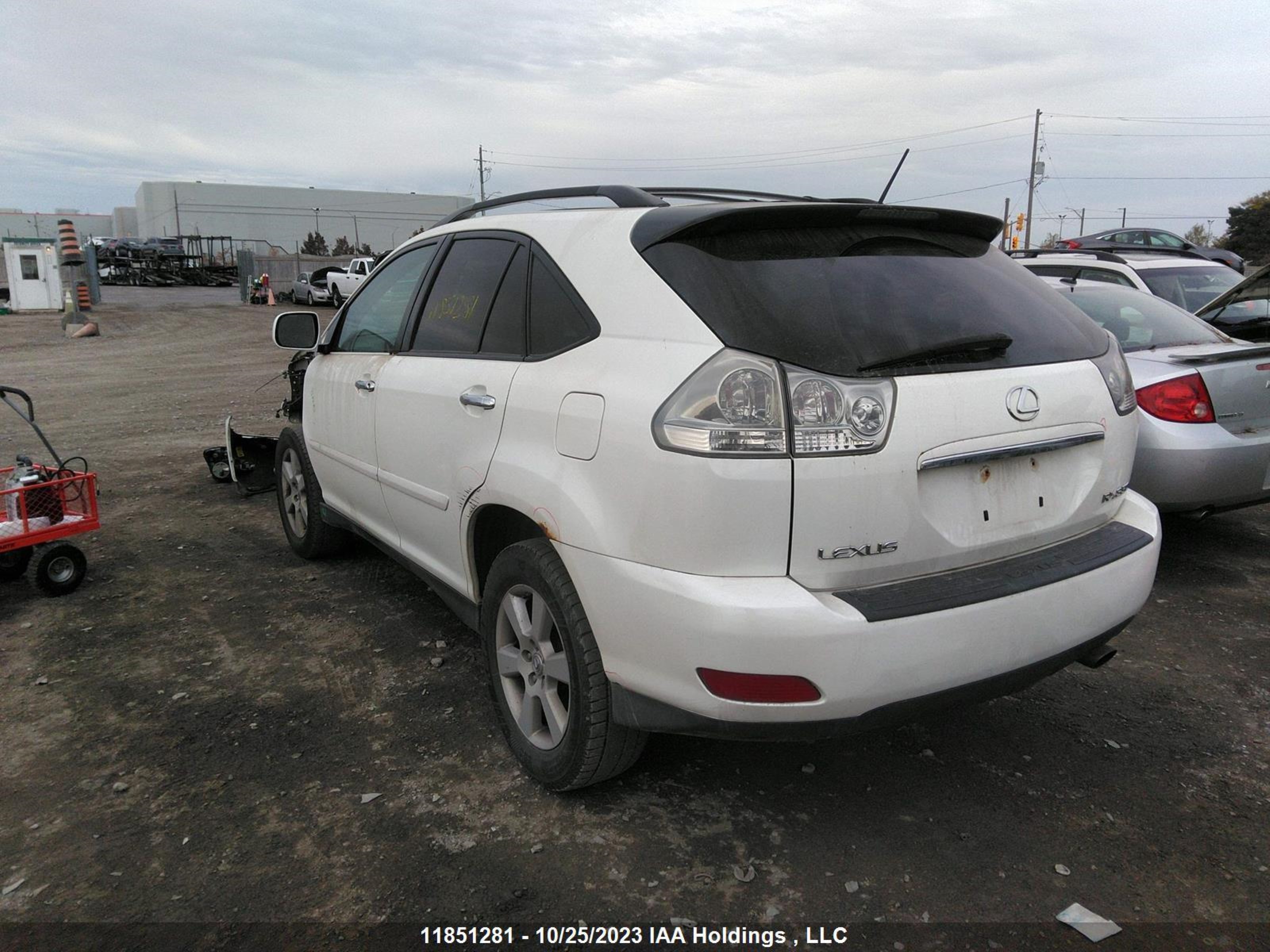 Photo 2 VIN: 2T2HK31U98C056600 - LEXUS RX 