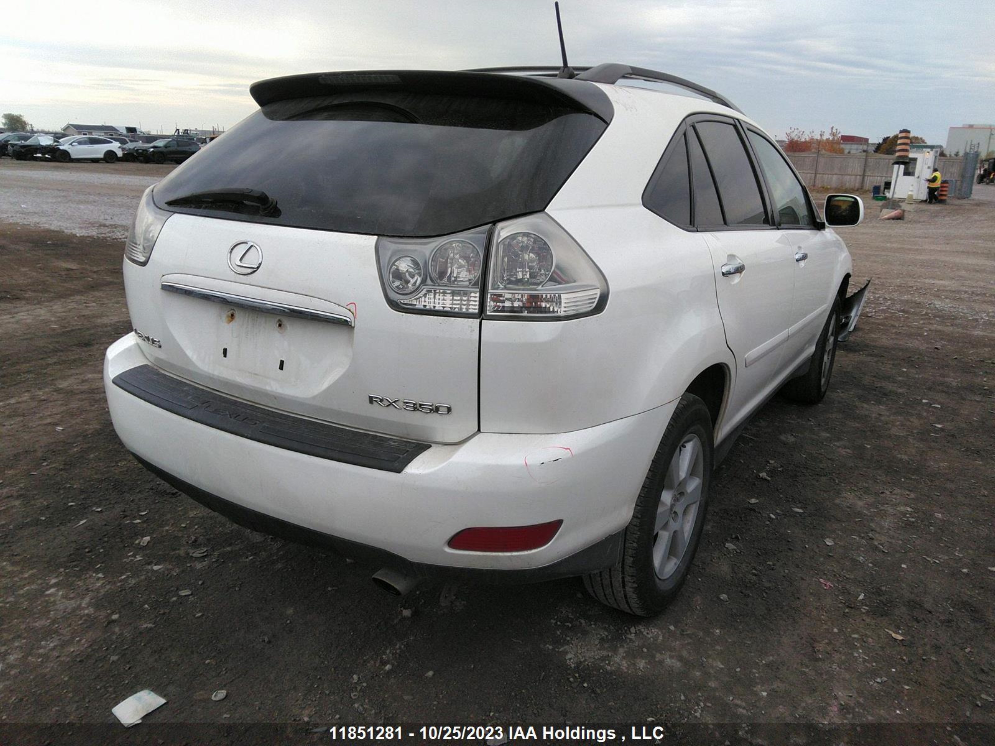 Photo 3 VIN: 2T2HK31U98C056600 - LEXUS RX 