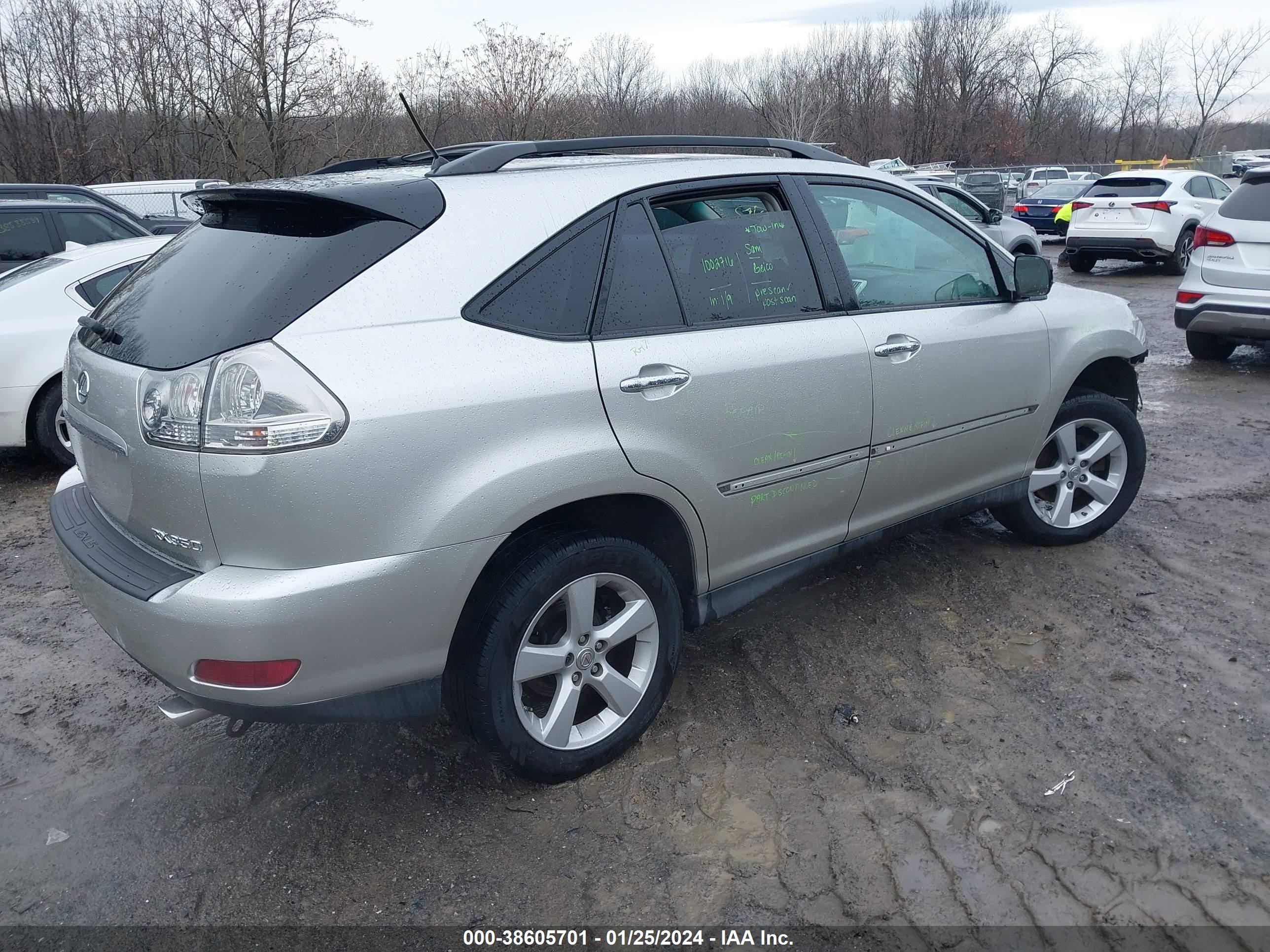 Photo 3 VIN: 2T2HK31U98C094621 - LEXUS RX 