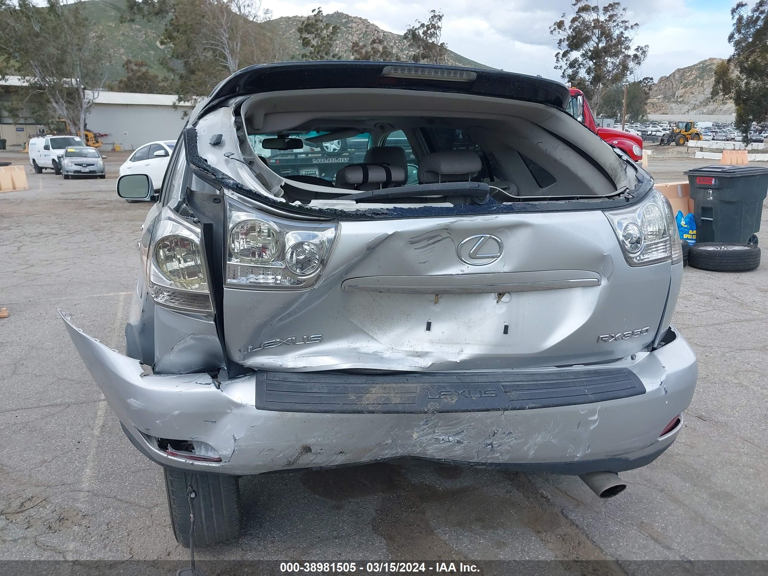 Photo 5 VIN: 2T2HK31U99C096841 - LEXUS RX 