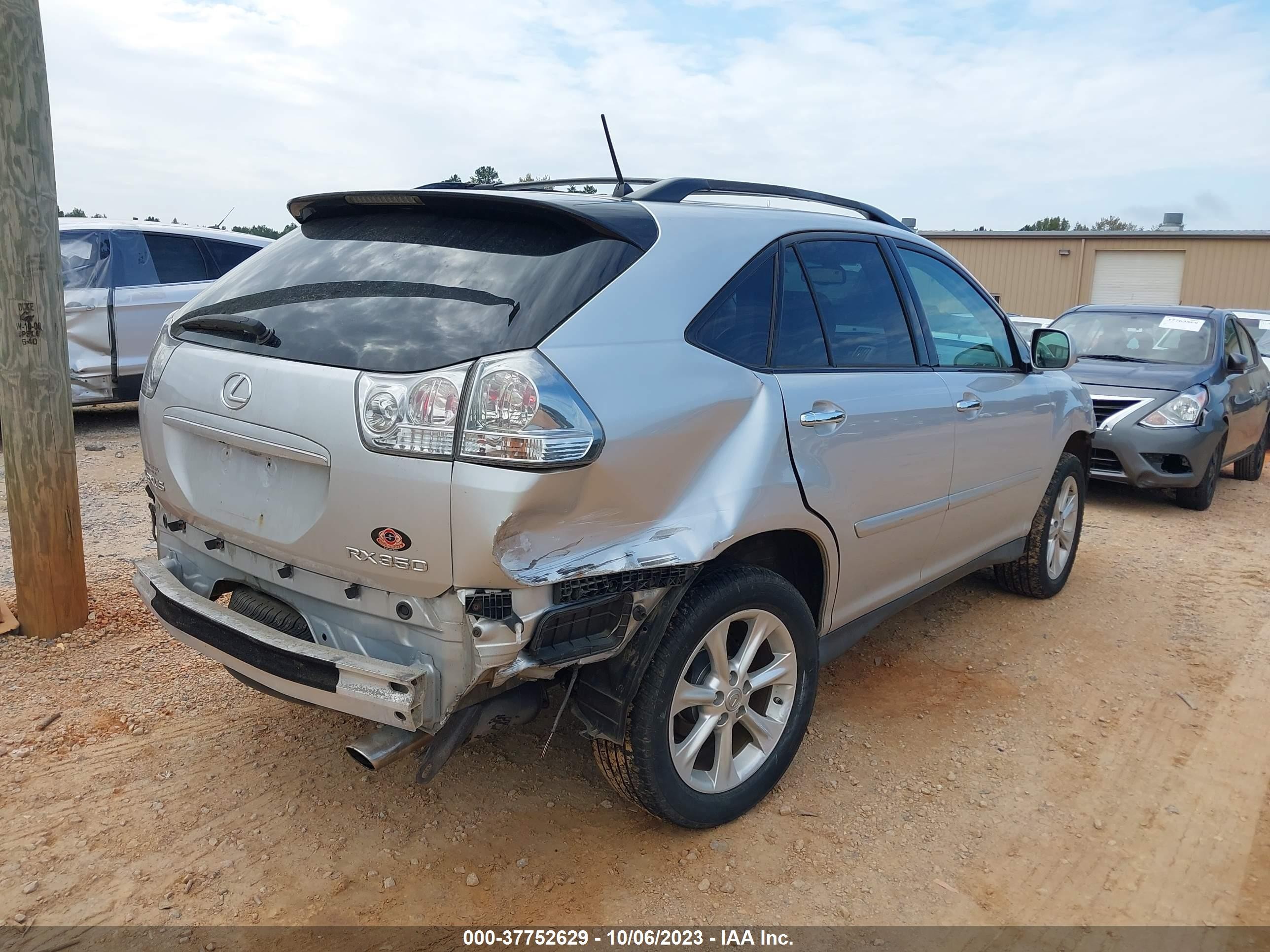 Photo 3 VIN: 2T2HK31U99C100113 - LEXUS RX 