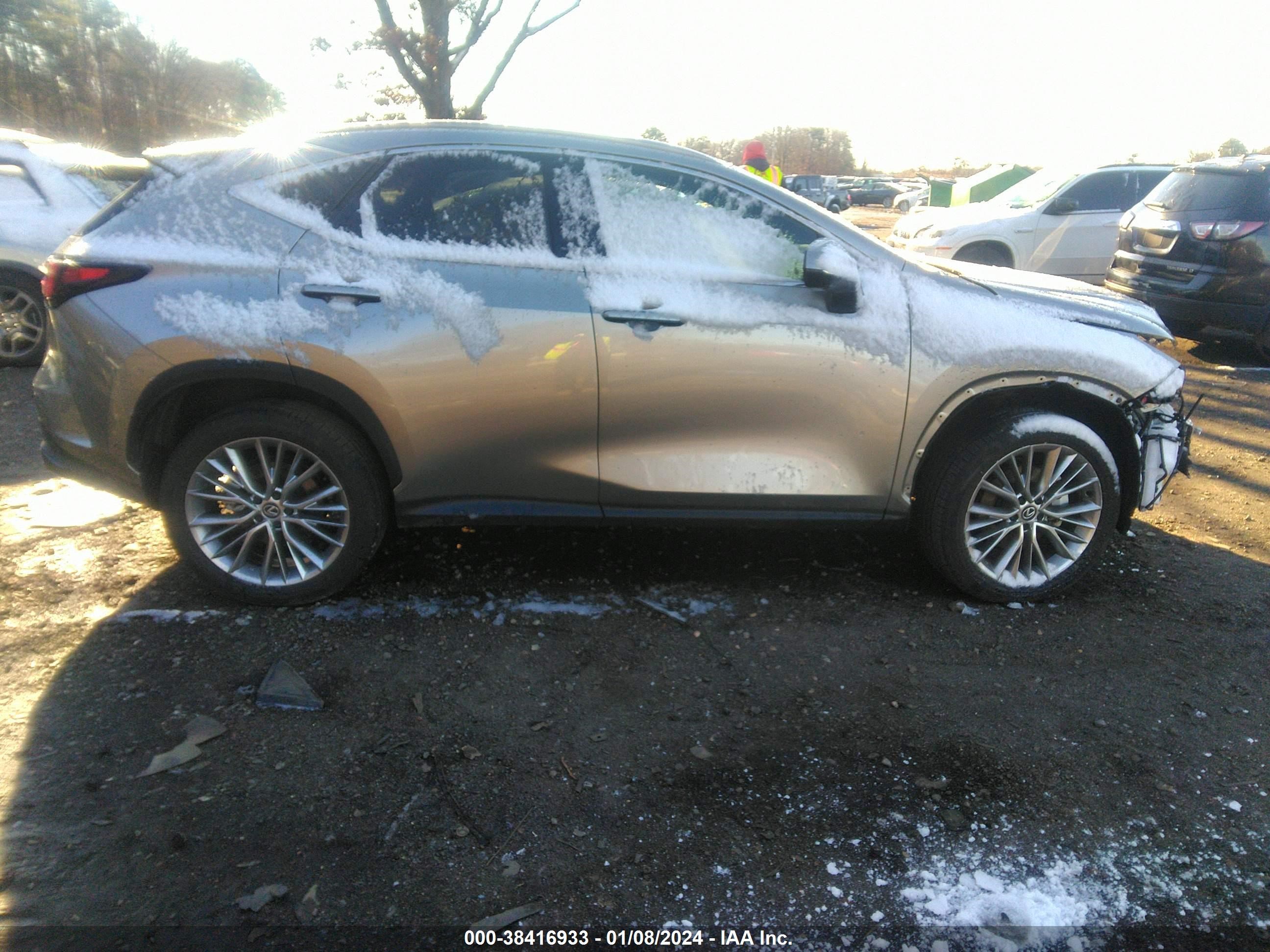 Photo 13 VIN: 2T2HKCEZ9RC022163 - LEXUS NX 