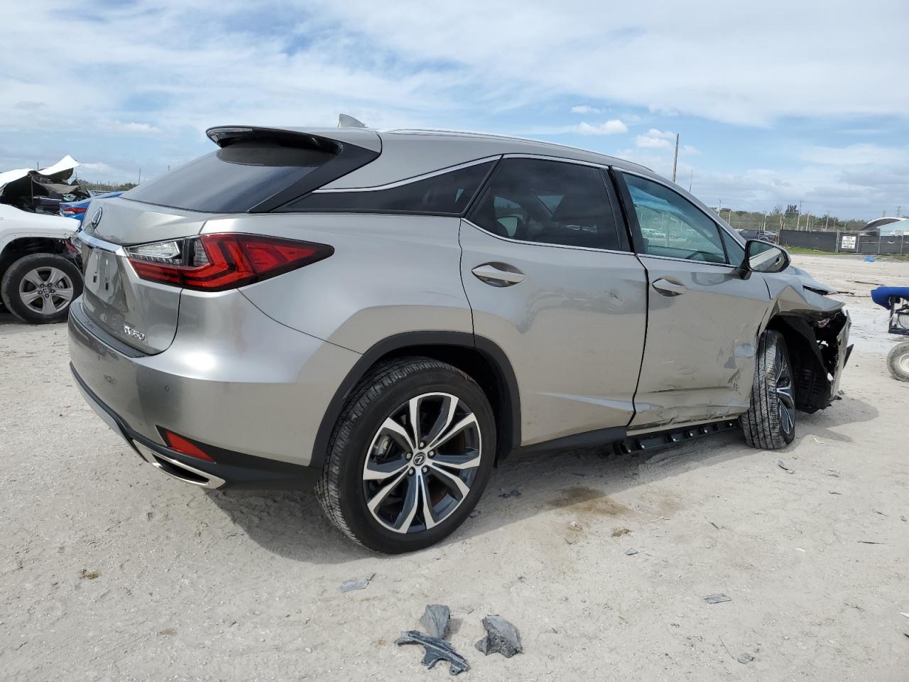 Photo 2 VIN: 2T2HZMAAXNC240219 - LEXUS RX 