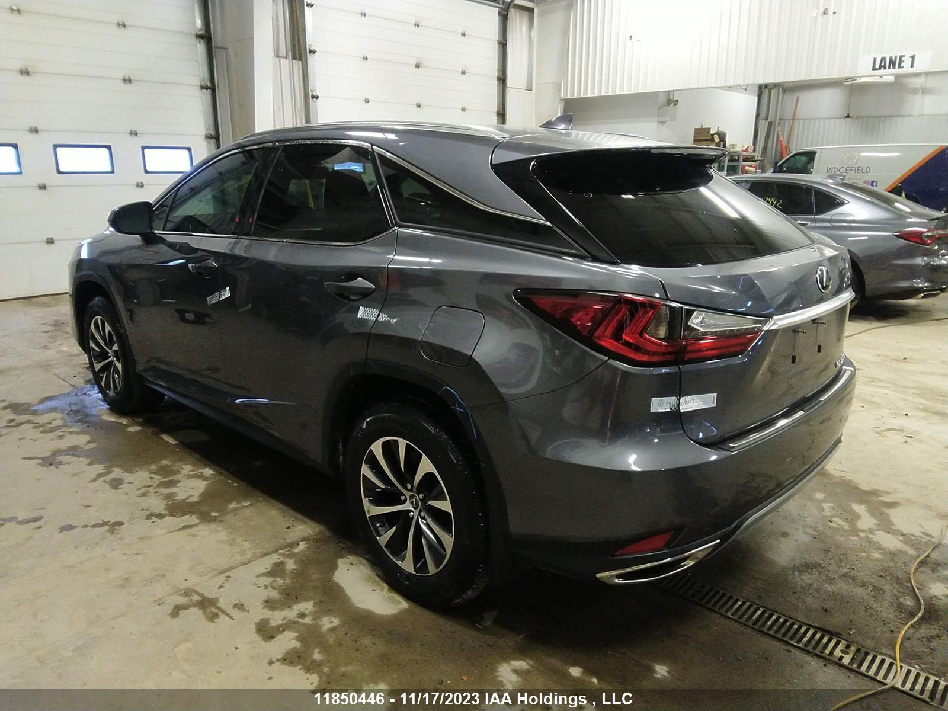 Photo 2 VIN: 2T2HZMDA8NC318721 - LEXUS RX 