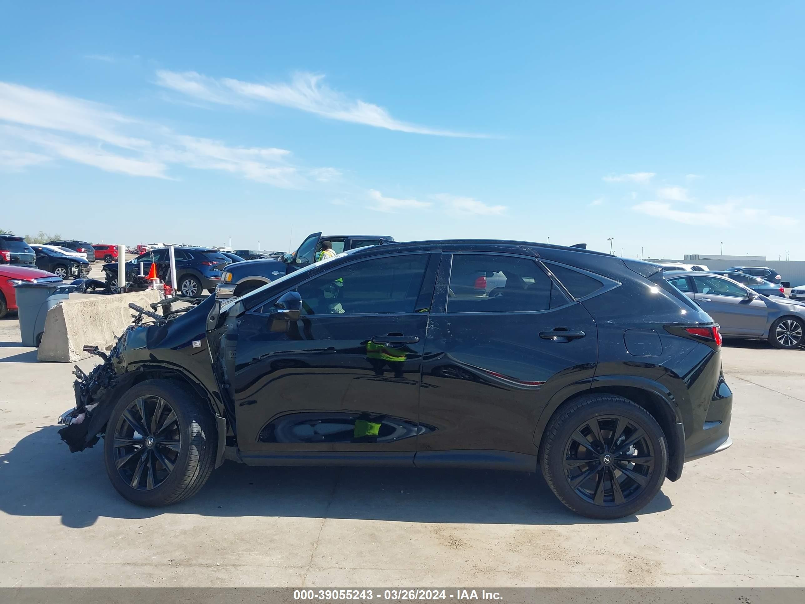 Photo 19 VIN: 2T2KGCEZ1RC043533 - LEXUS NX 350 LUX 