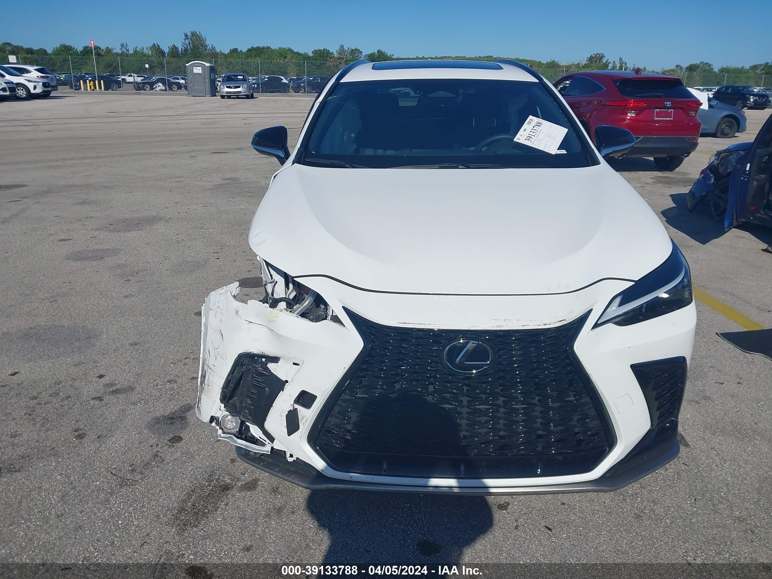 Photo 11 VIN: 2T2KGCEZ3RC038379 - LEXUS NX 