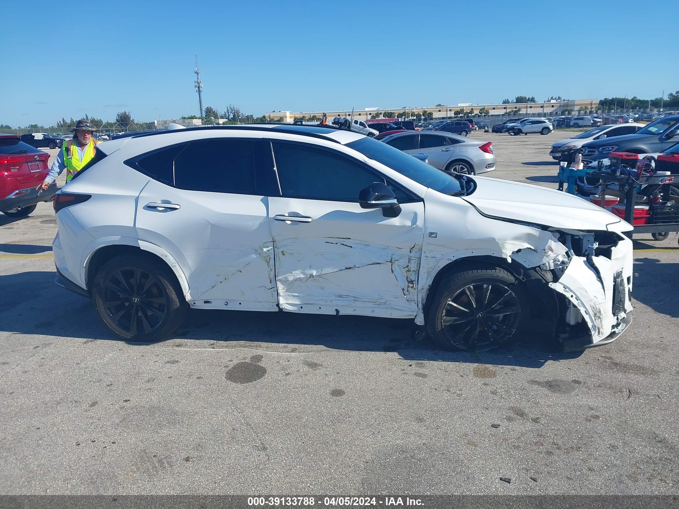 Photo 12 VIN: 2T2KGCEZ3RC038379 - LEXUS NX 