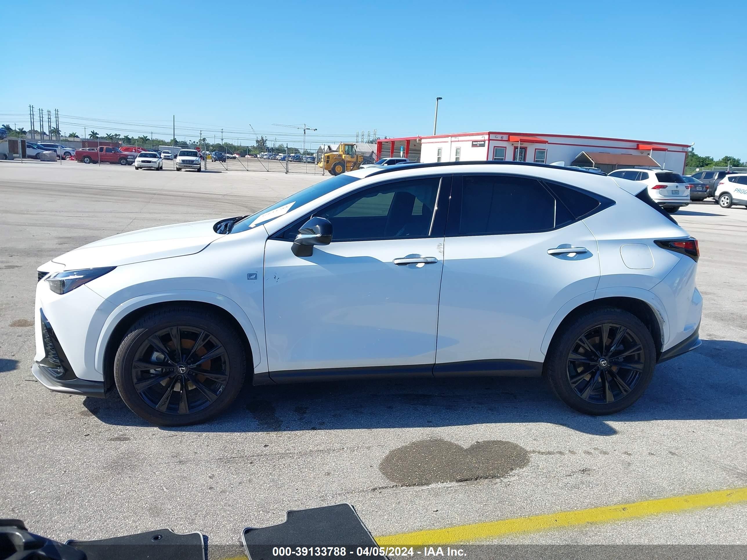 Photo 13 VIN: 2T2KGCEZ3RC038379 - LEXUS NX 