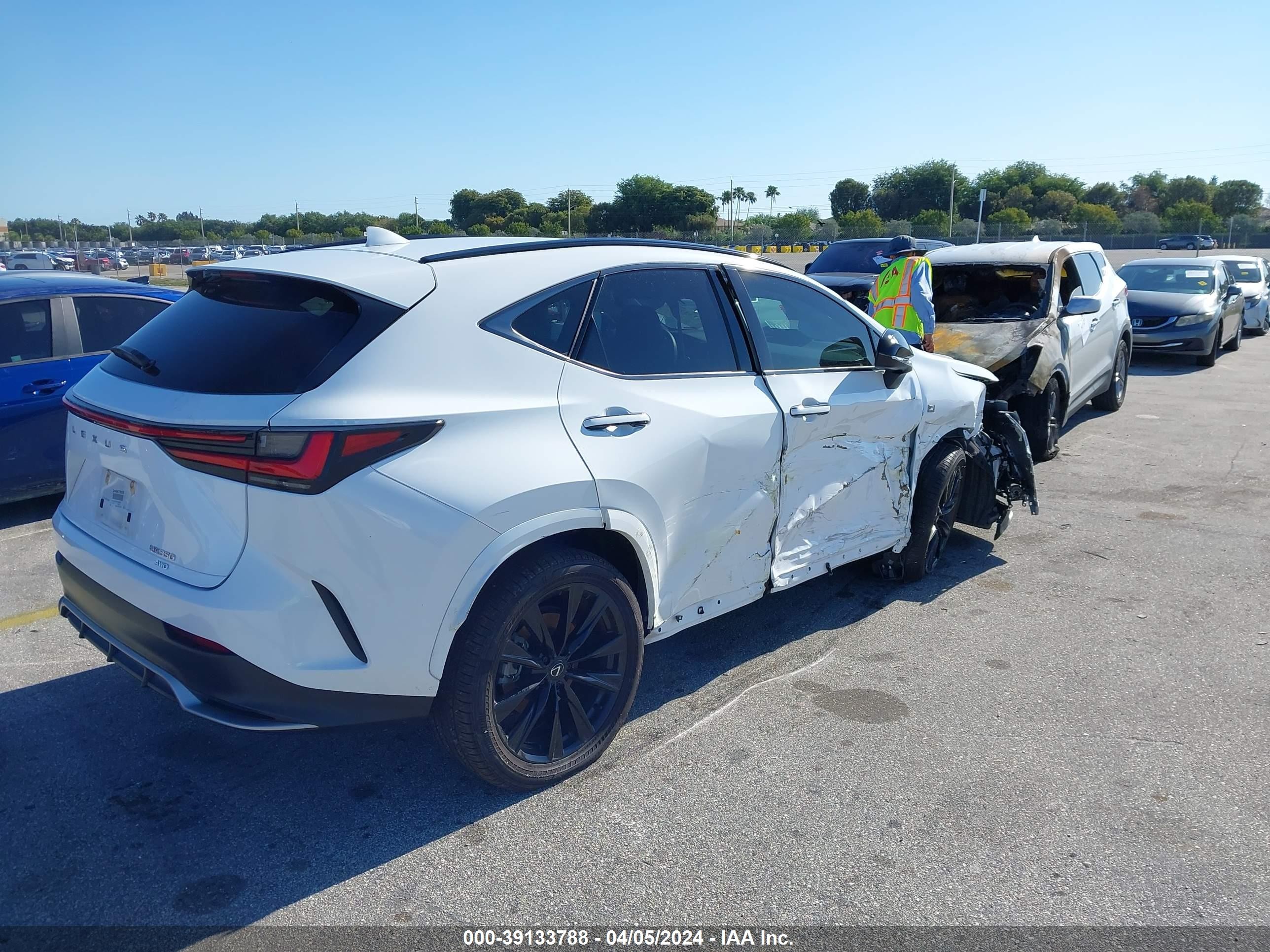 Photo 3 VIN: 2T2KGCEZ3RC038379 - LEXUS NX 