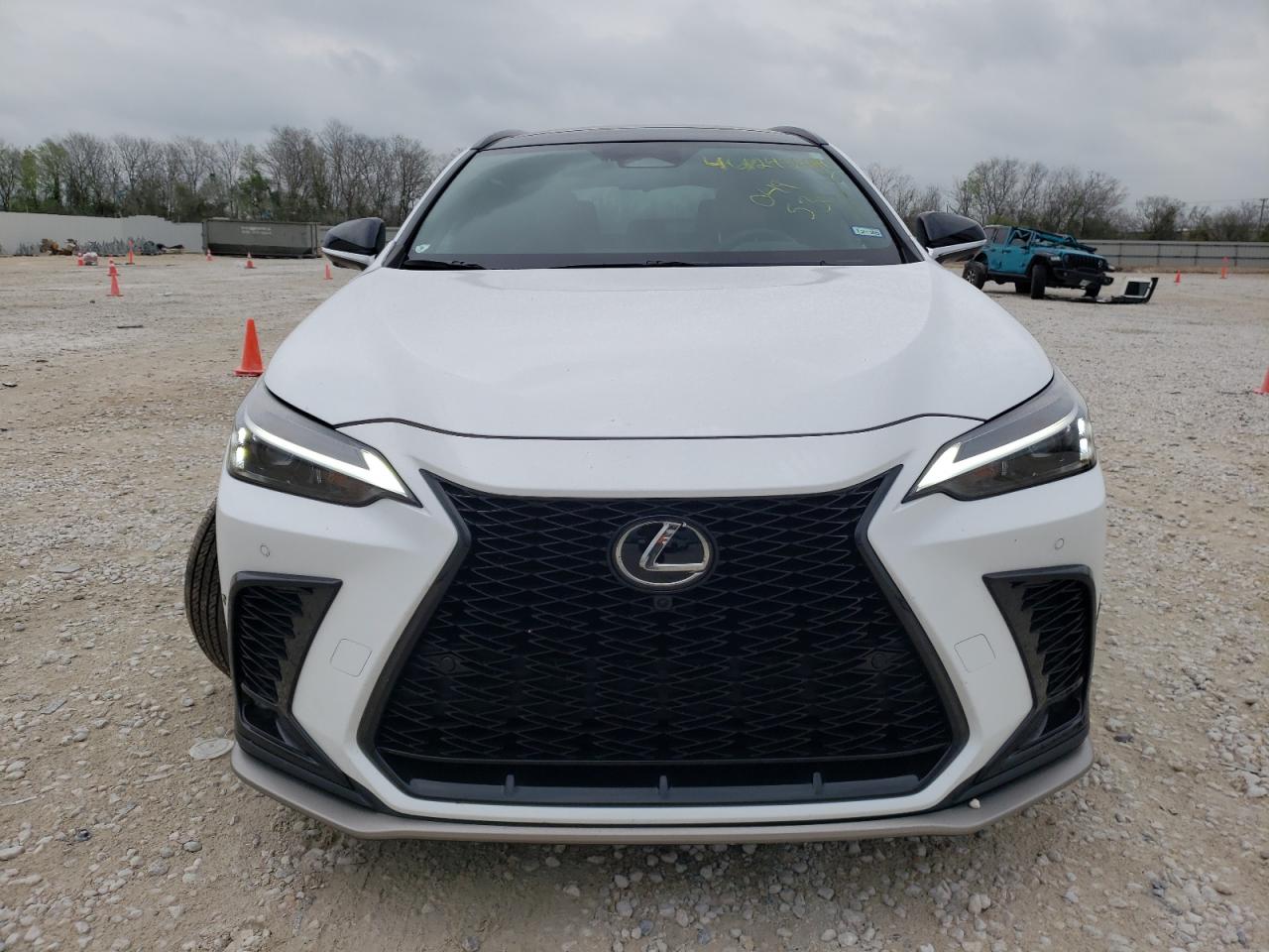 Photo 4 VIN: 2T2KGCEZ4RC049536 - LEXUS NULL 