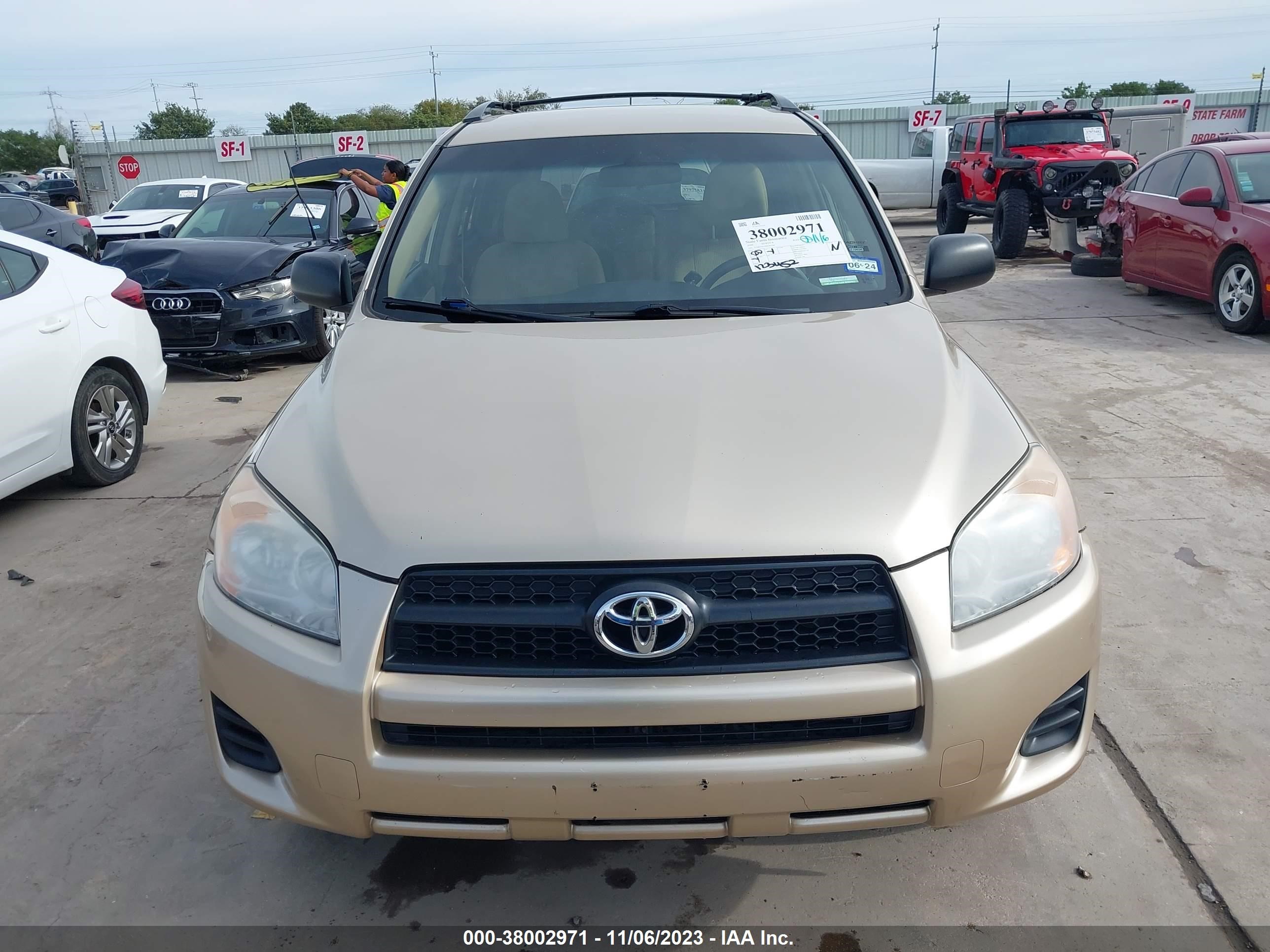 Photo 11 VIN: 2T3BF33V59W007700 - TOYOTA RAV 4 