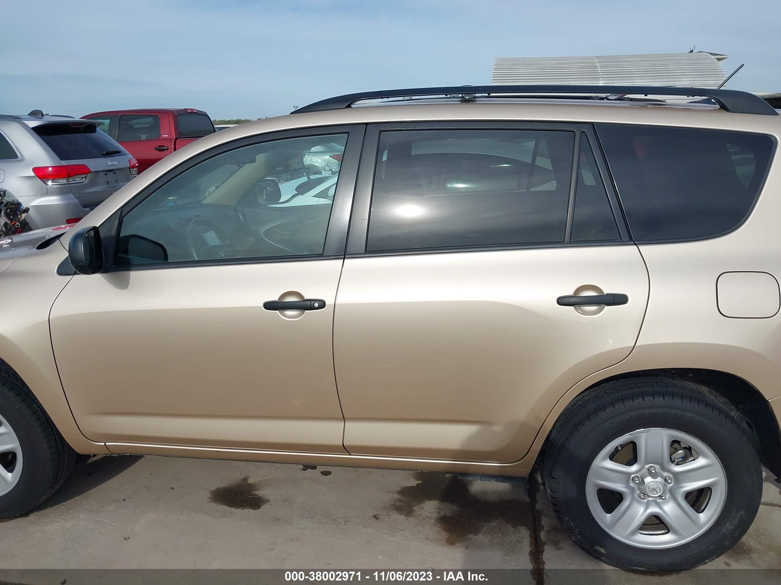 Photo 13 VIN: 2T3BF33V59W007700 - TOYOTA RAV 4 