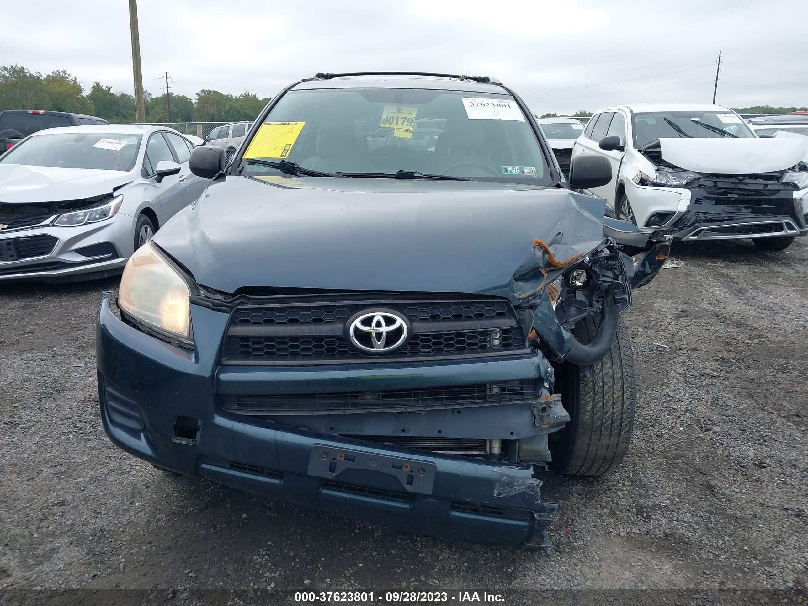 Photo 11 VIN: 2T3BF4DV0BW160768 - TOYOTA RAV 4 