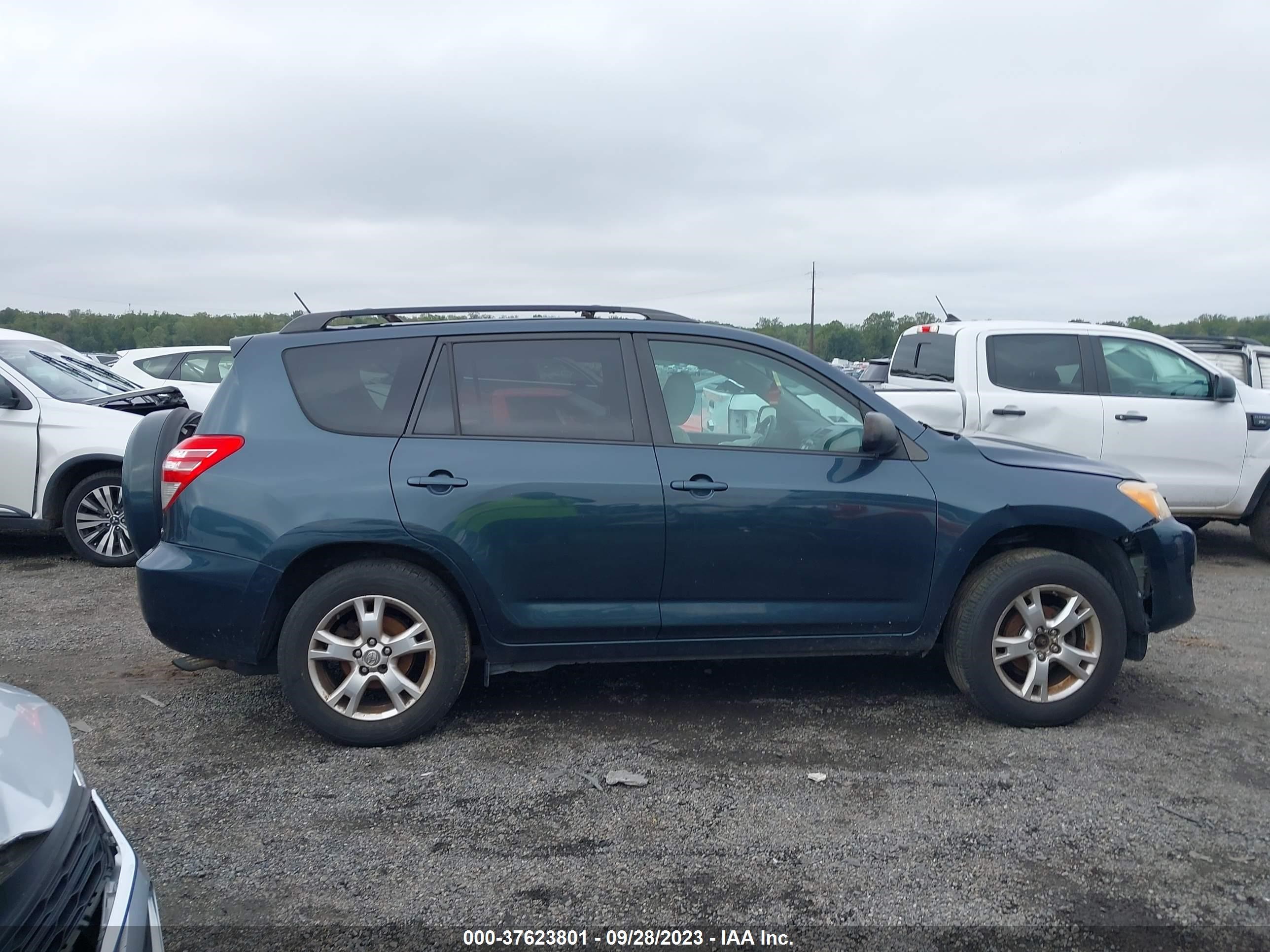 Photo 12 VIN: 2T3BF4DV0BW160768 - TOYOTA RAV 4 