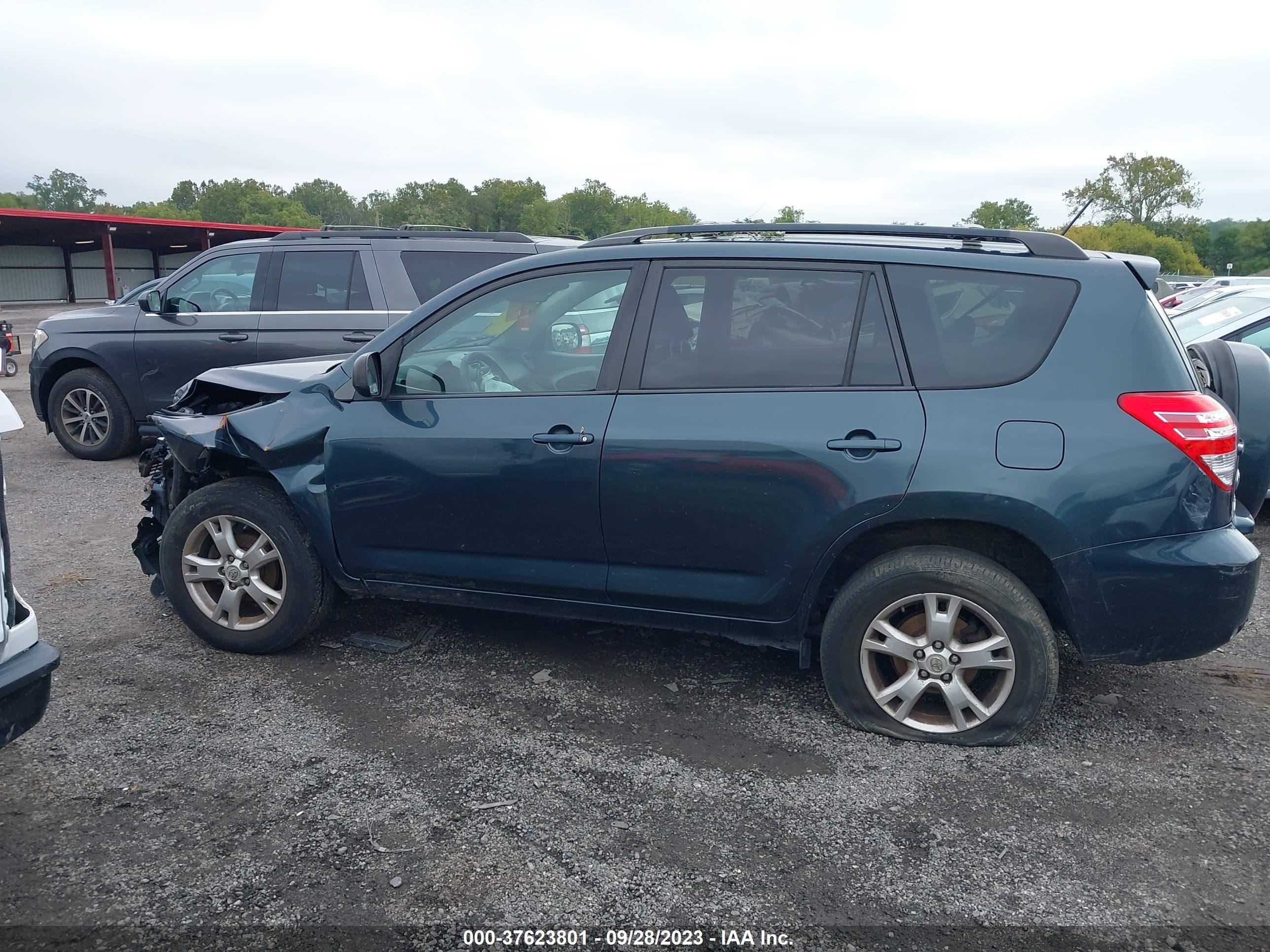 Photo 13 VIN: 2T3BF4DV0BW160768 - TOYOTA RAV 4 