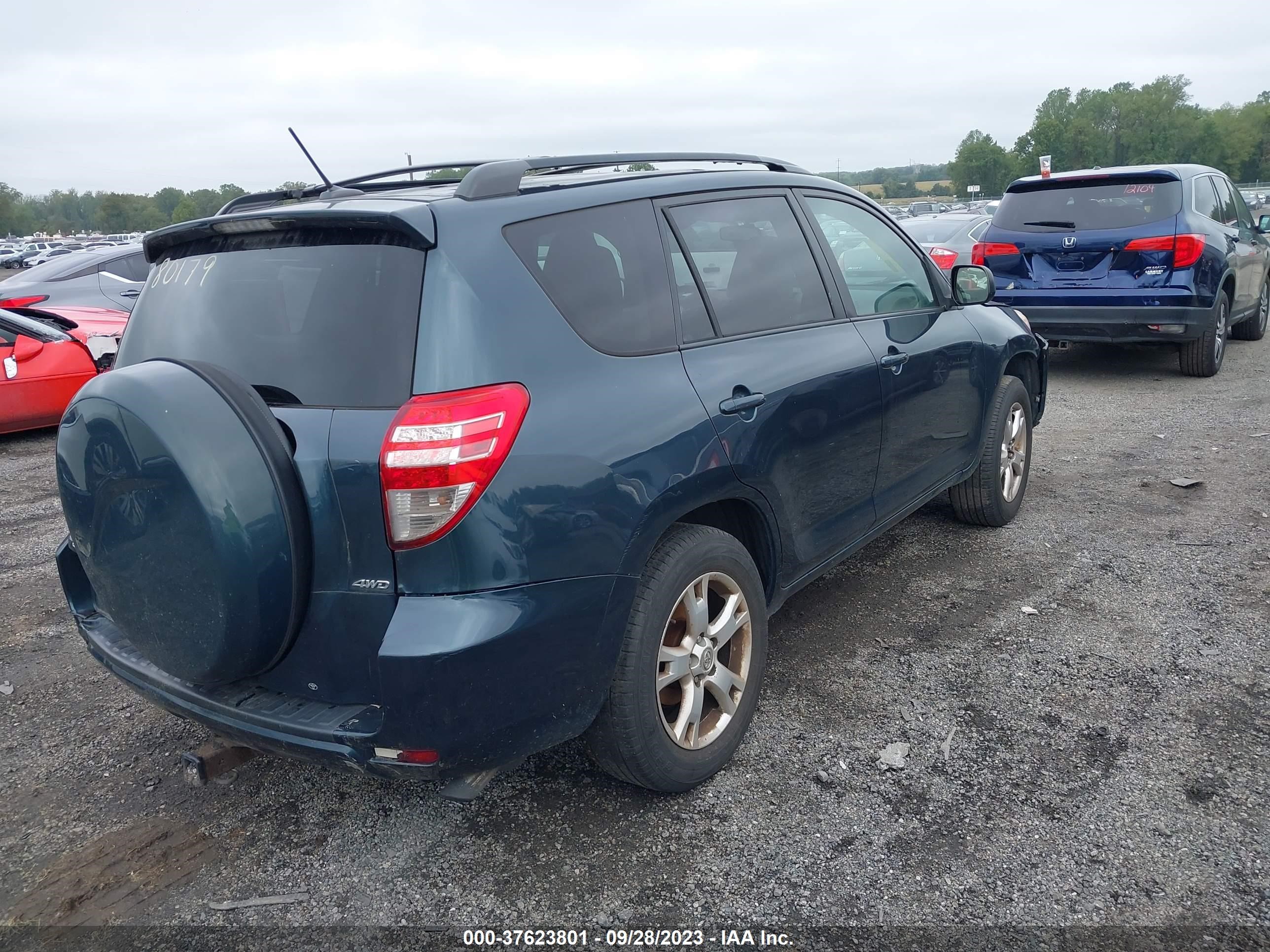 Photo 3 VIN: 2T3BF4DV0BW160768 - TOYOTA RAV 4 