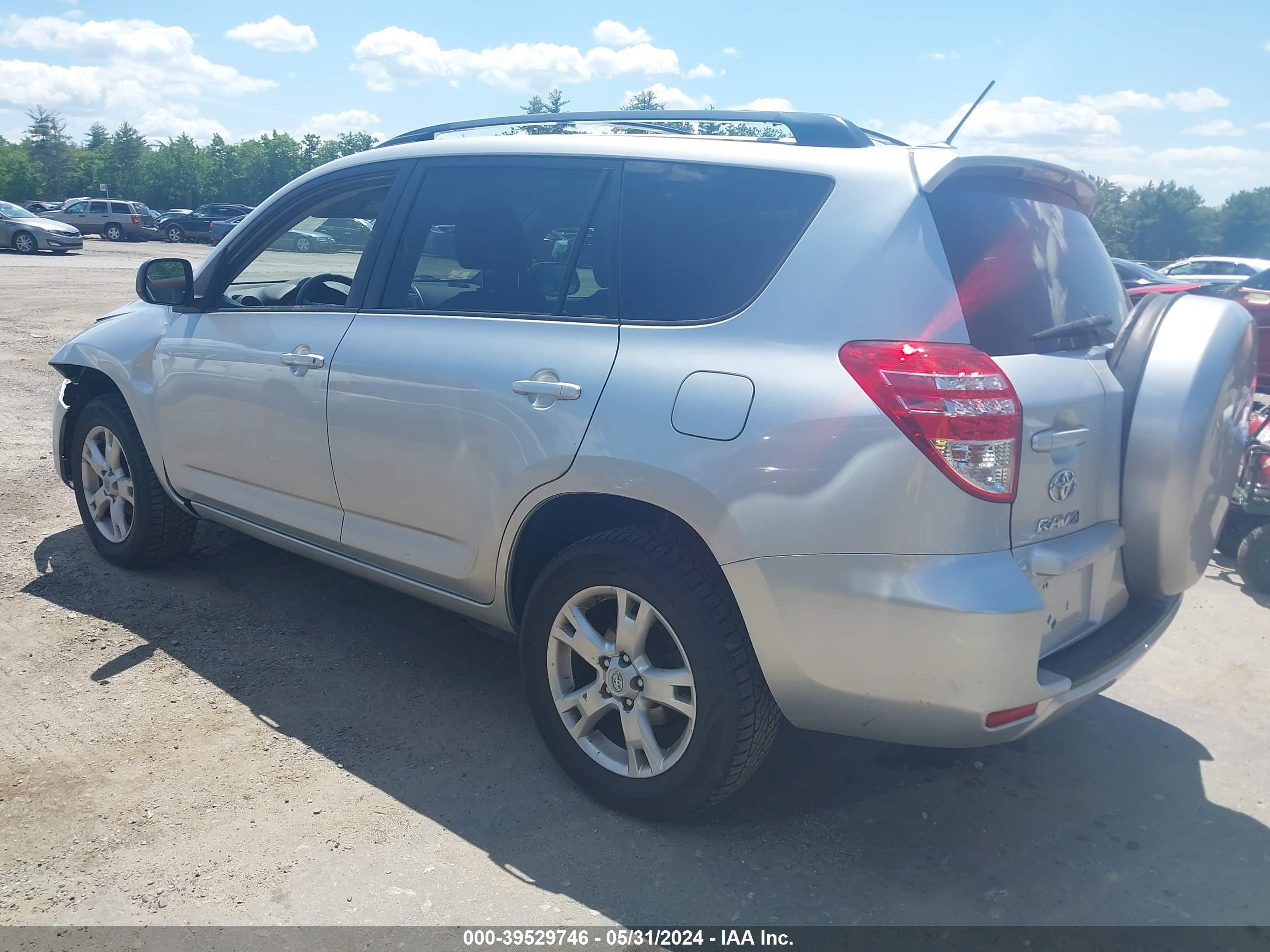 Photo 2 VIN: 2T3BF4DV1BW127195 - TOYOTA RAV 4 