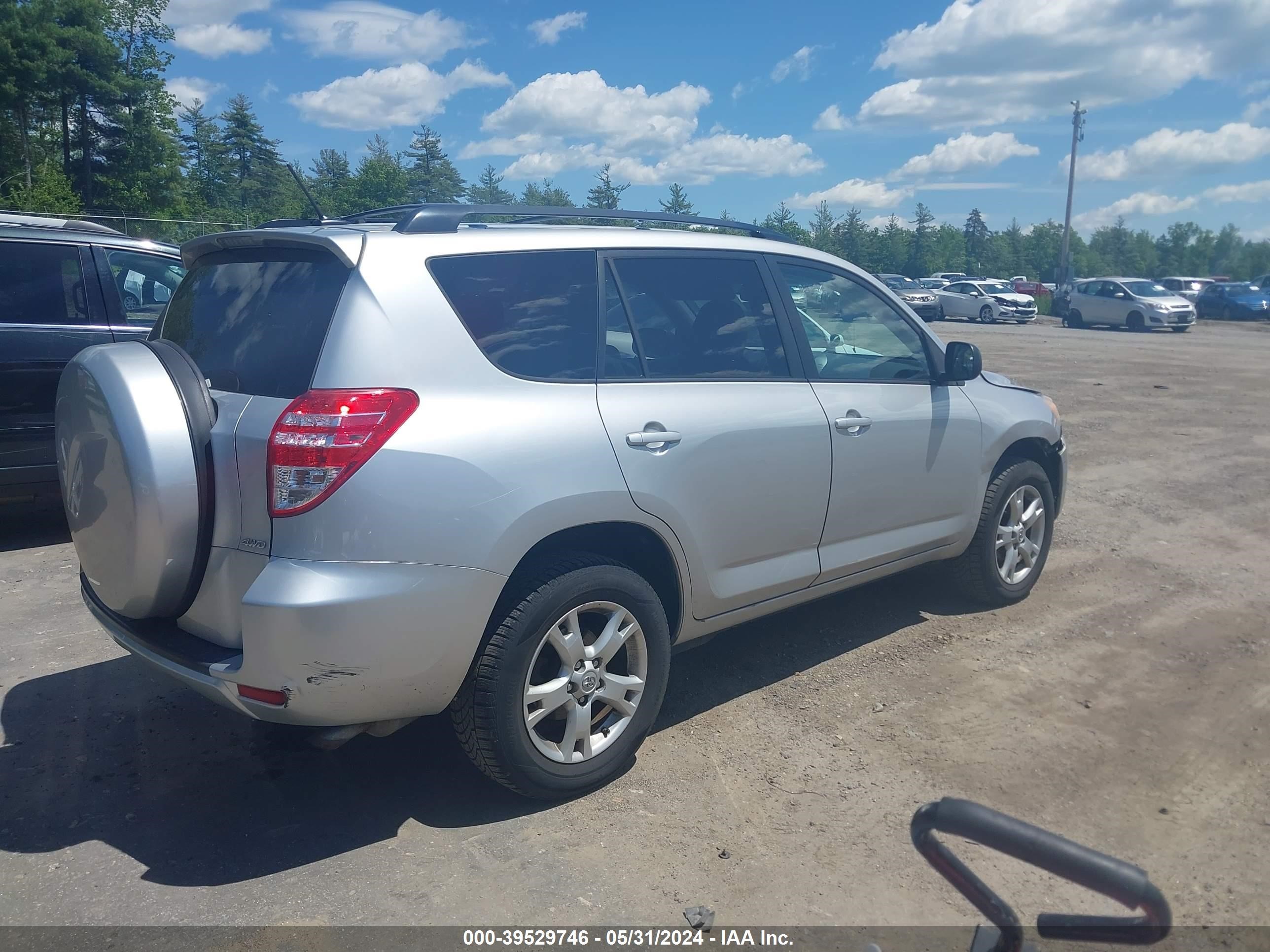 Photo 3 VIN: 2T3BF4DV1BW127195 - TOYOTA RAV 4 