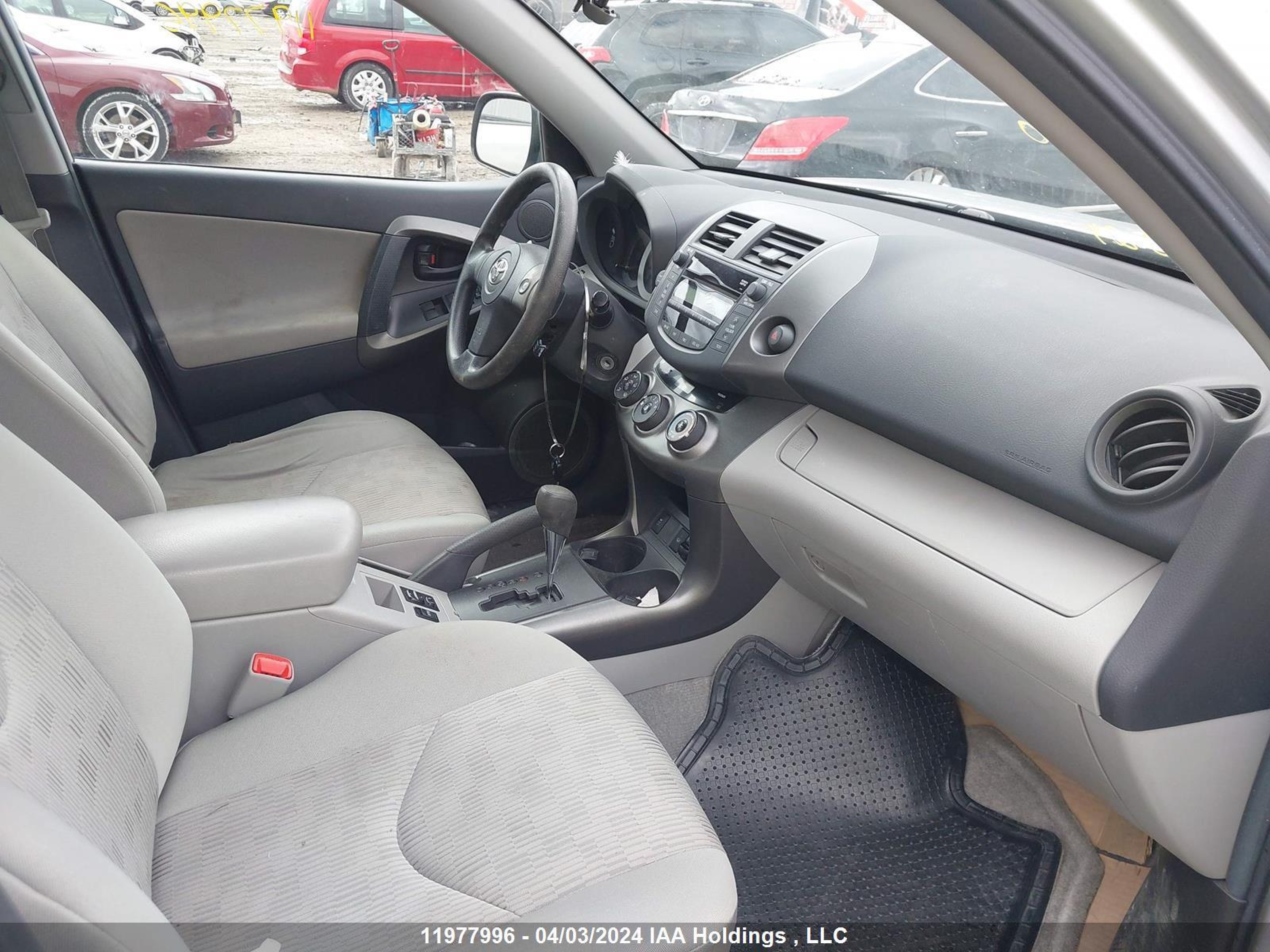 Photo 4 VIN: 2T3BF4DV1BW175490 - TOYOTA RAV 4 