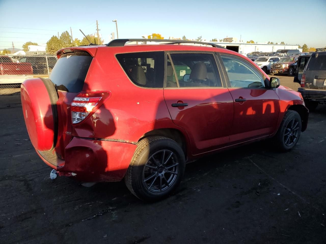 Photo 2 VIN: 2T3BF4DV1CW185793 - TOYOTA RAV 4 