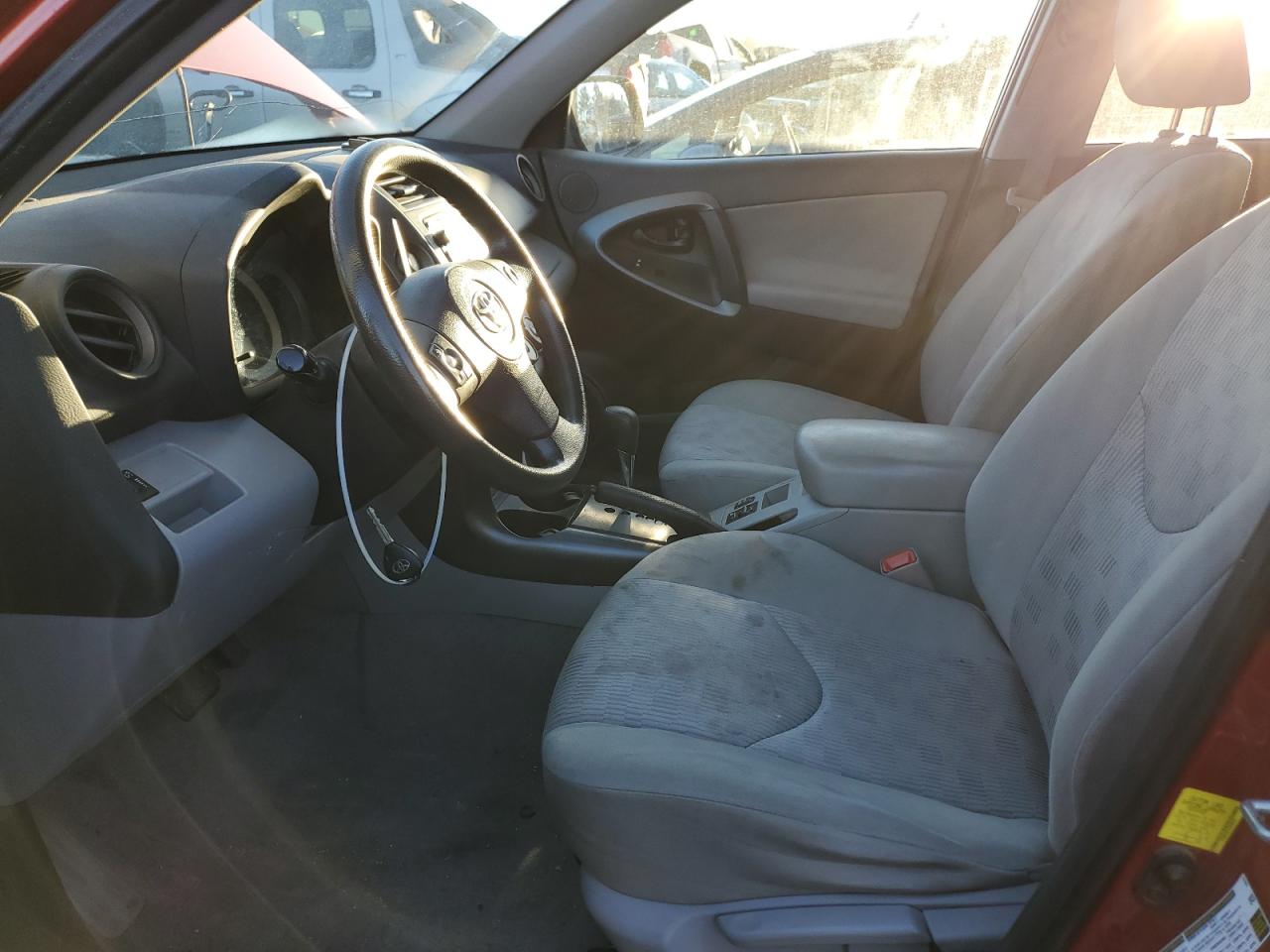 Photo 6 VIN: 2T3BF4DV1CW185793 - TOYOTA RAV 4 