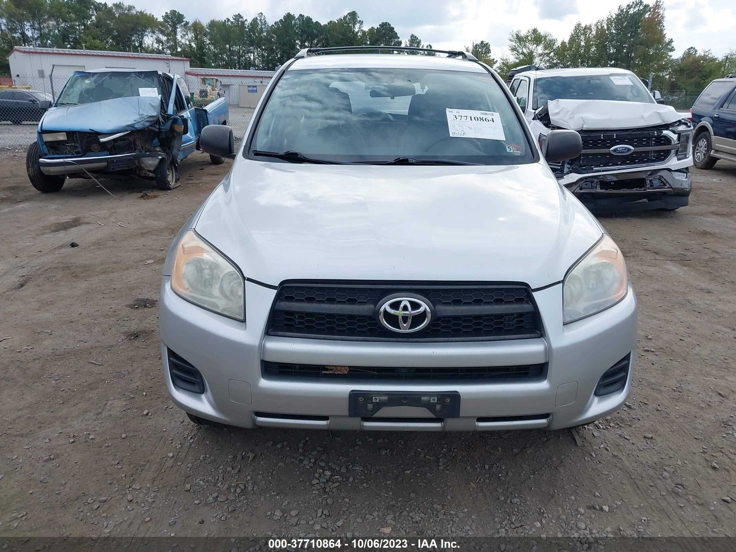 Photo 11 VIN: 2T3BF4DV1CW252019 - TOYOTA RAV 4 