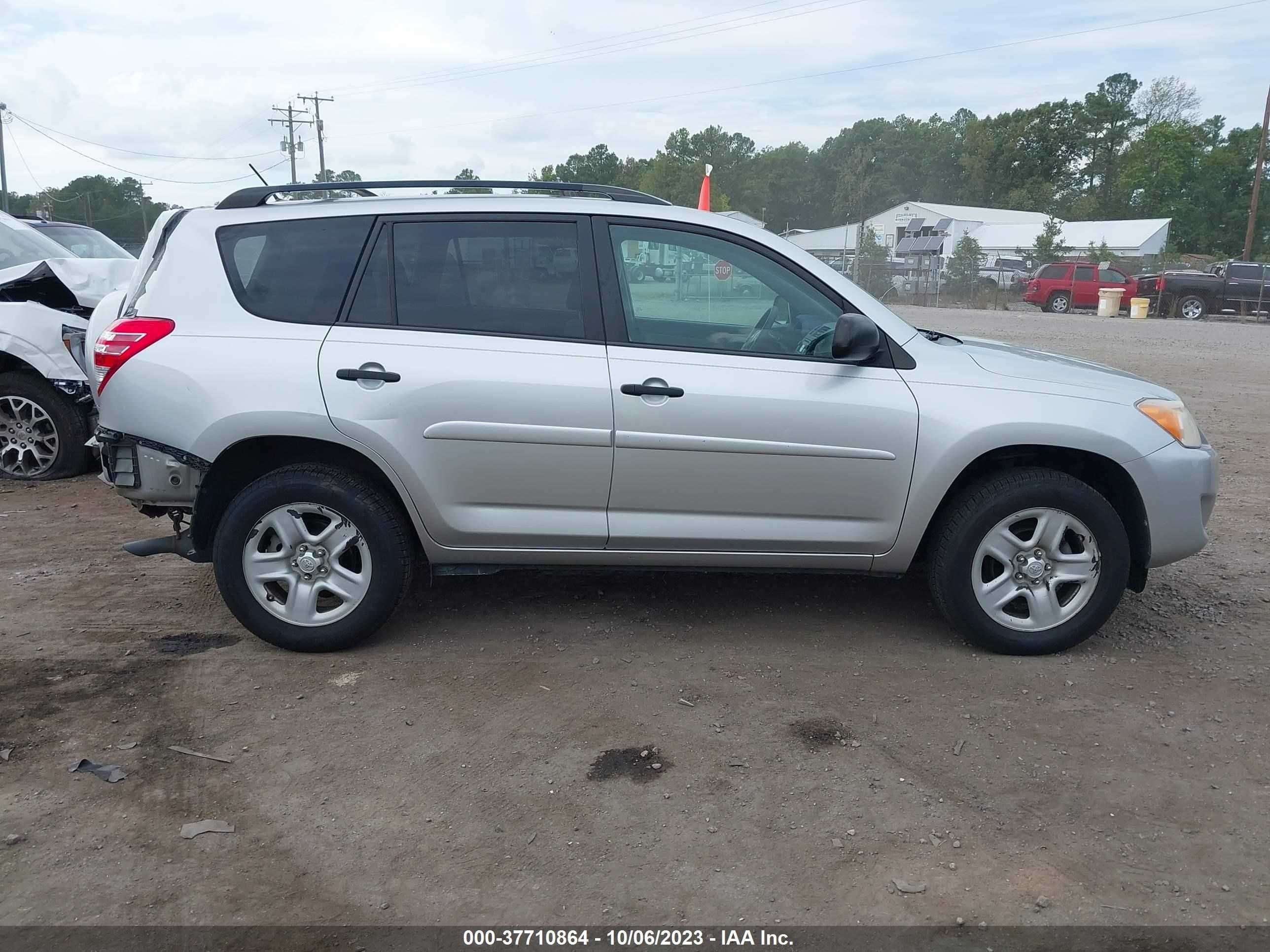 Photo 12 VIN: 2T3BF4DV1CW252019 - TOYOTA RAV 4 