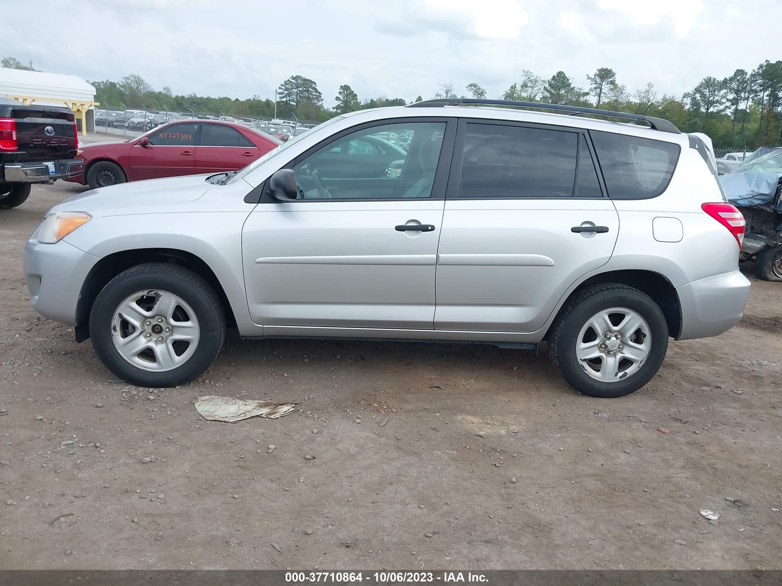 Photo 13 VIN: 2T3BF4DV1CW252019 - TOYOTA RAV 4 