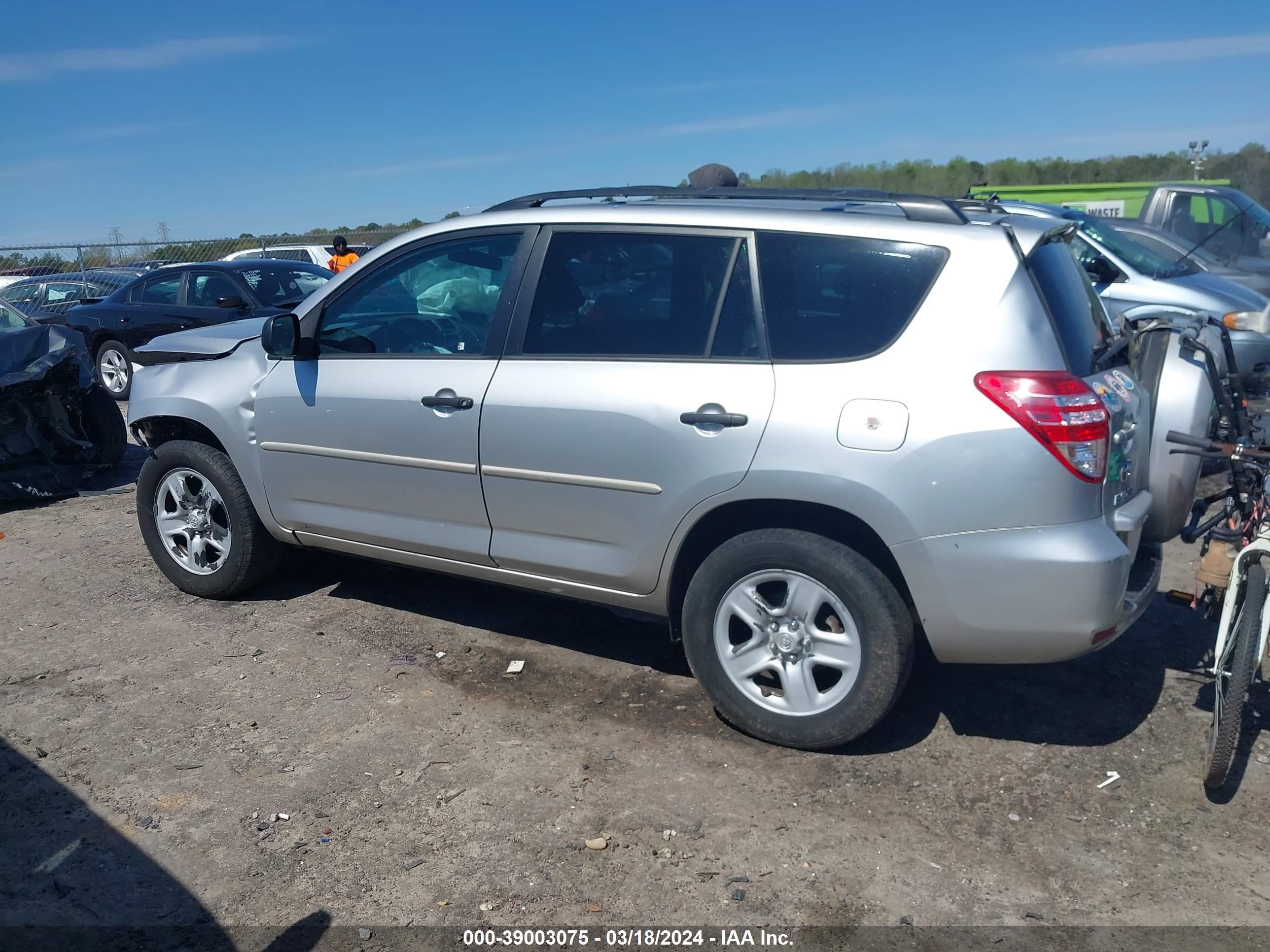 Photo 13 VIN: 2T3BF4DV2BW112138 - TOYOTA RAV 4 