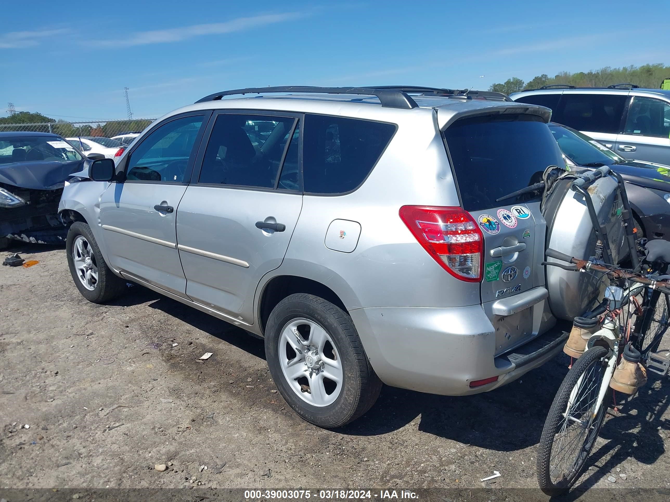 Photo 2 VIN: 2T3BF4DV2BW112138 - TOYOTA RAV 4 