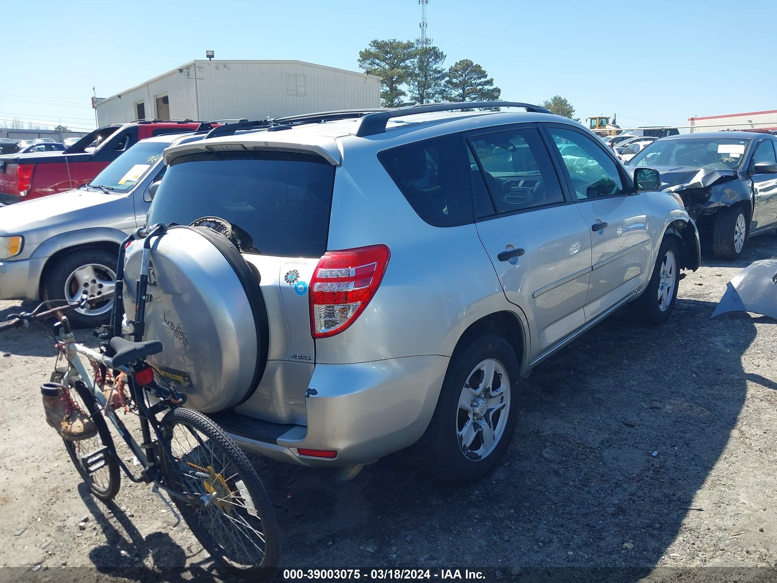 Photo 3 VIN: 2T3BF4DV2BW112138 - TOYOTA RAV 4 