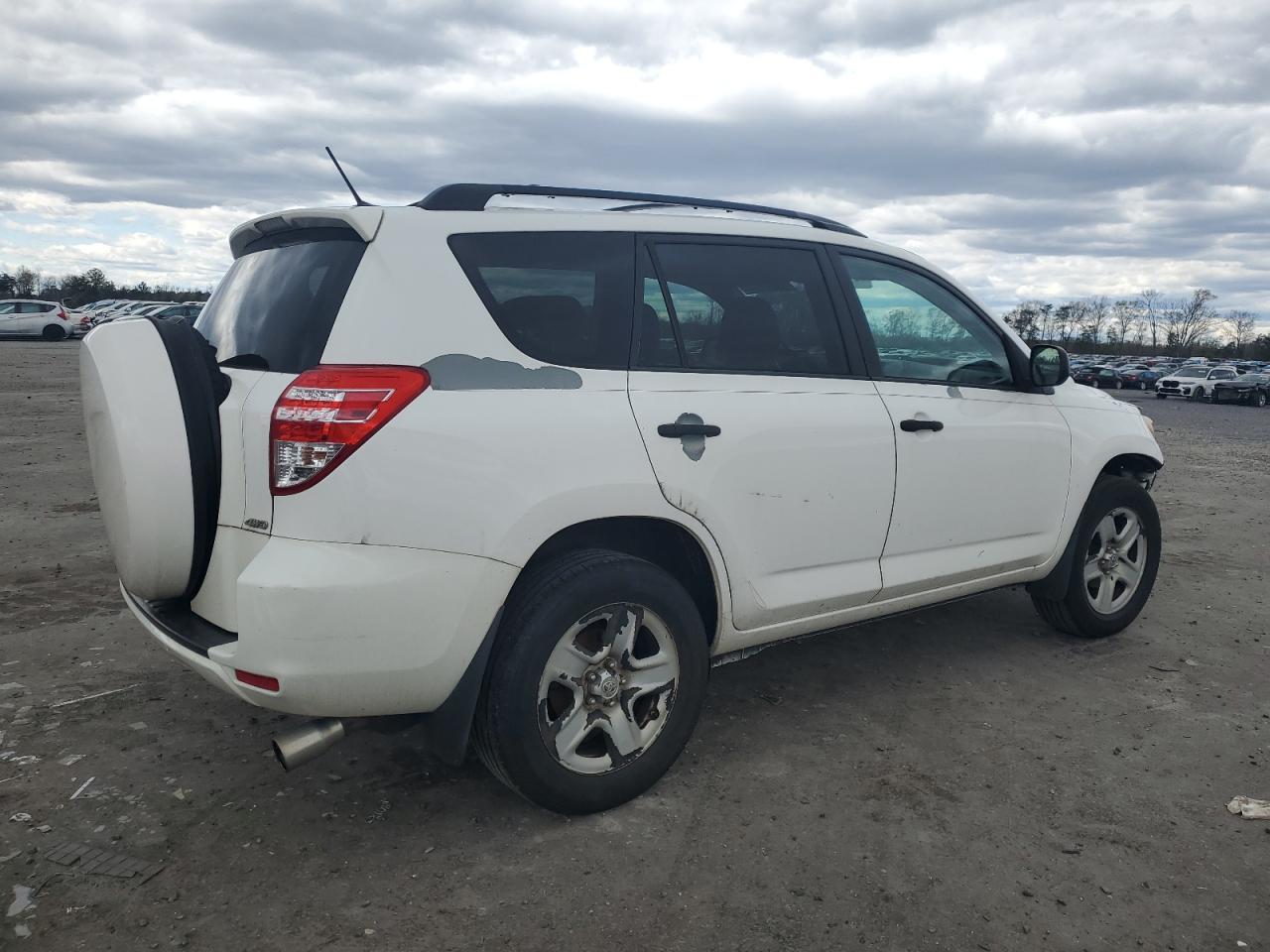 Photo 2 VIN: 2T3BF4DV2BW146578 - TOYOTA RAV 4 