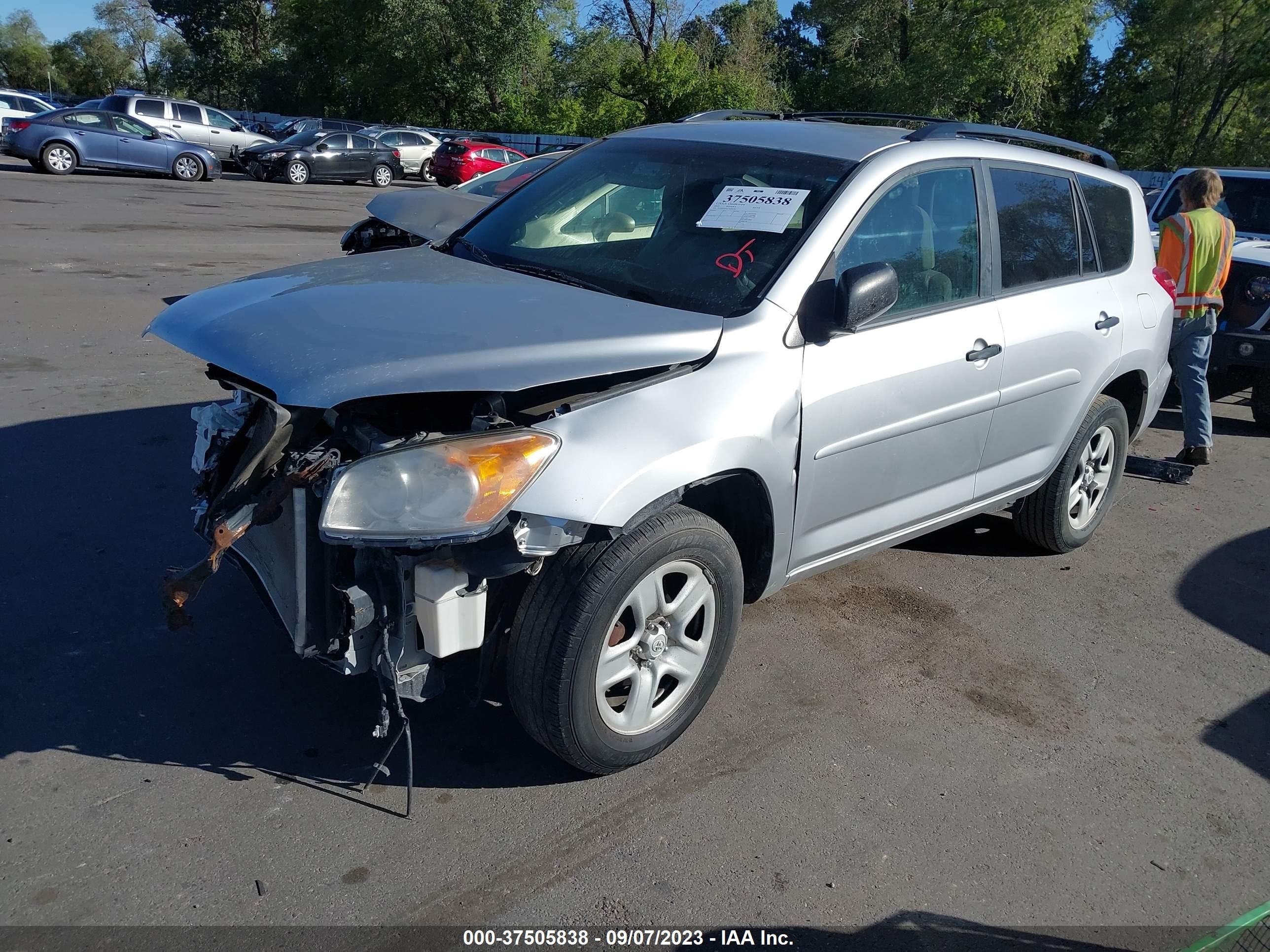 Photo 1 VIN: 2T3BF4DV2CW202620 - TOYOTA RAV 4 